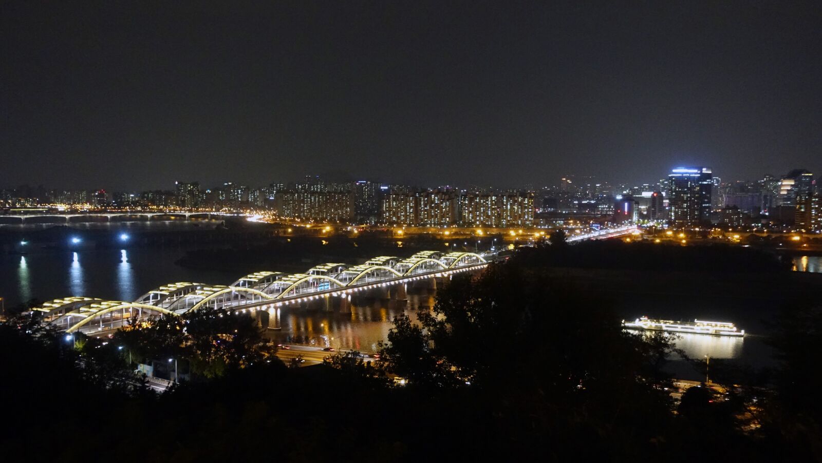 Sony Cyber-shot DSC-RX100 IV sample photo. Seoul, night view, han photography