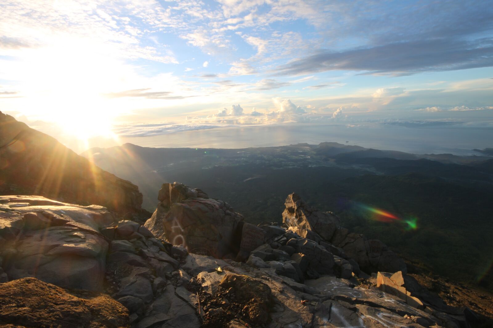 Canon EOS 500D (EOS Rebel T1i / EOS Kiss X3) sample photo. Mountain, sun, sky photography