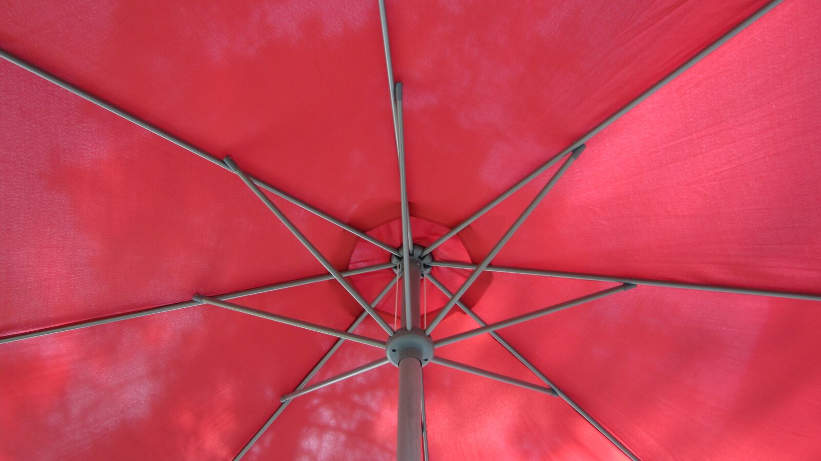 Canon PowerShot ELPH 100 HS (IXUS 115 HS / IXY 210F) sample photo. Umbrella, red color, large photography