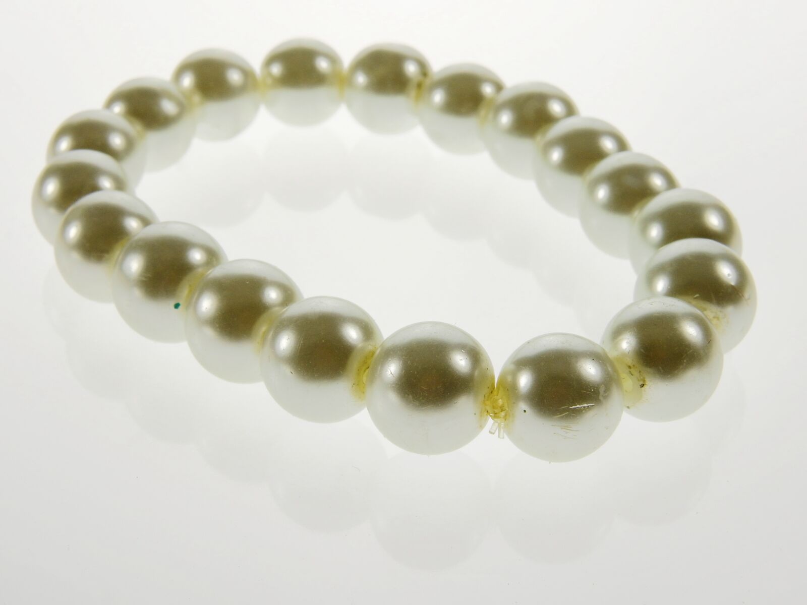 Nikon Coolpix P900 sample photo. Jewellery, pearl, bangle photography