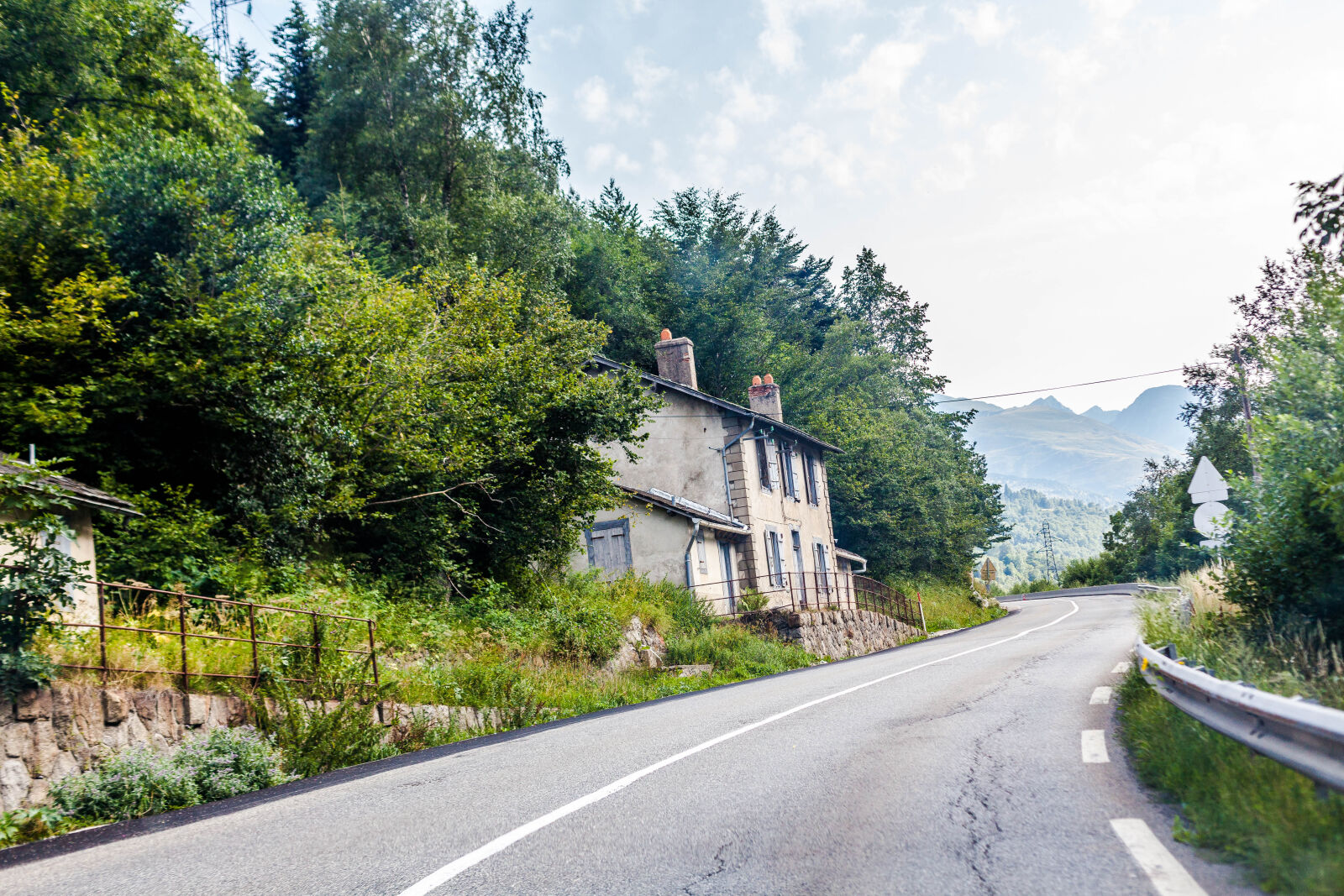 Canon EOS 5D Mark II sample photo. Andorra, andorre, house, mountains photography