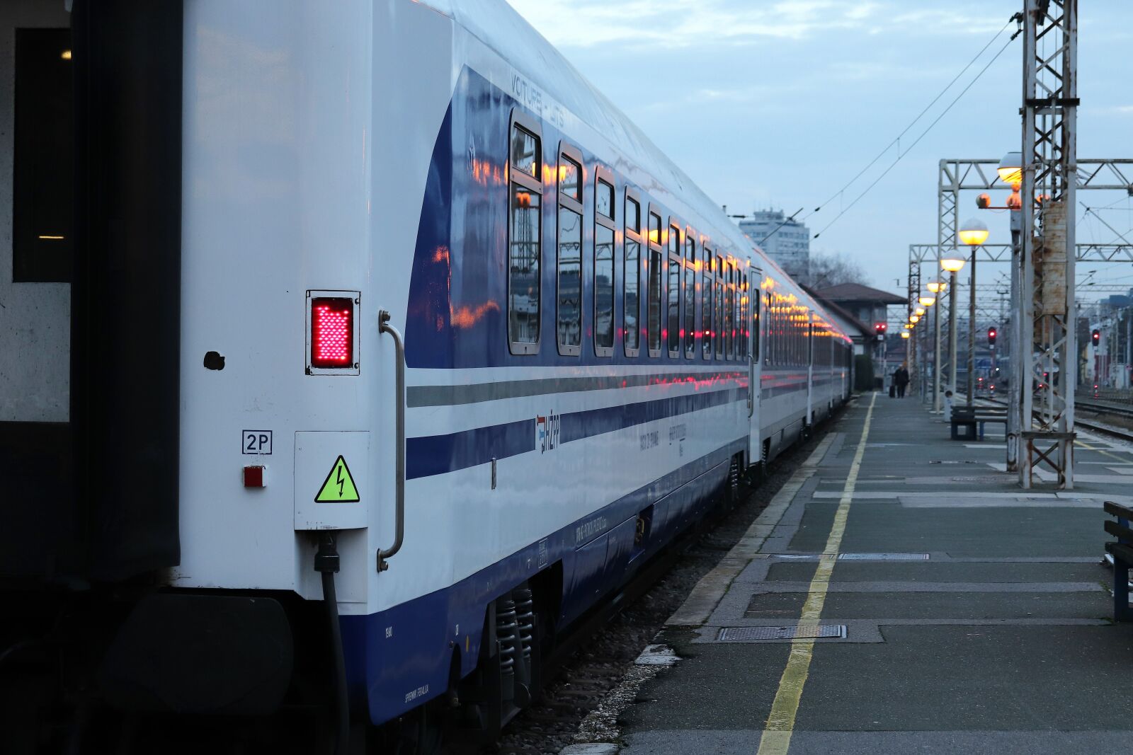 Canon EOS 200D (EOS Rebel SL2 / EOS Kiss X9) sample photo. Passenger train, vagon, departure photography