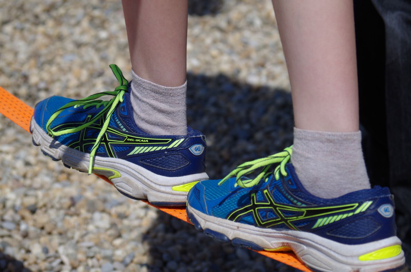 Pentax K-500 sample photo. Shoes, trainers, legs photography