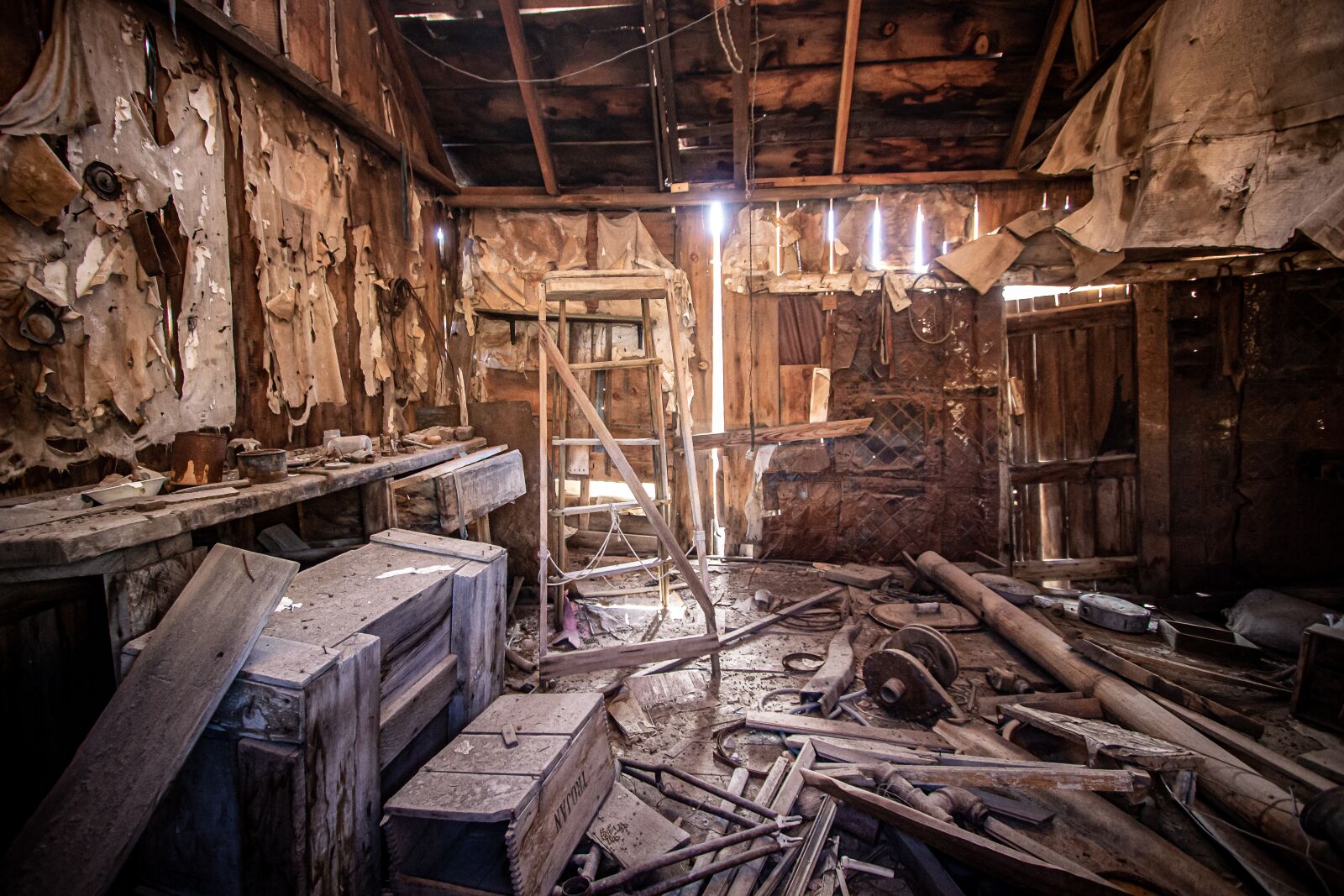 Canon EF-S 10-22mm F3.5-4.5 USM sample photo. Ghost town, workshop, carpenter photography