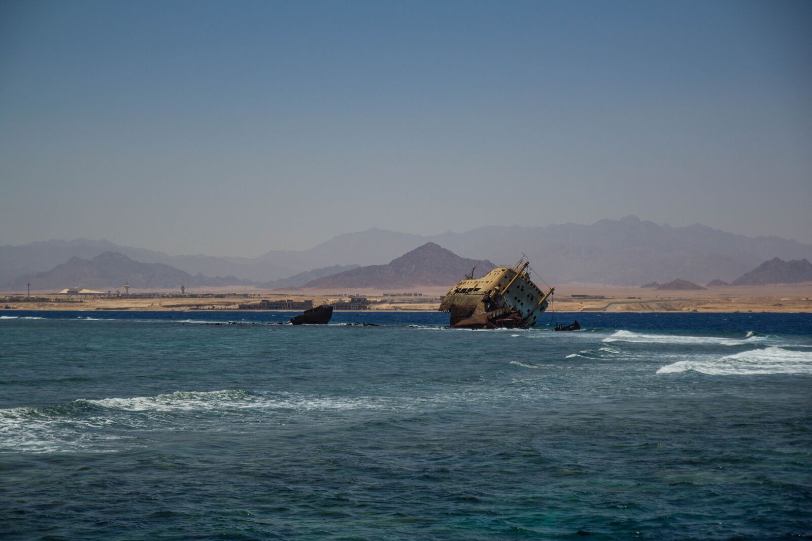 Canon EOS 60D sample photo. Ship, shoal, shipwreck photography