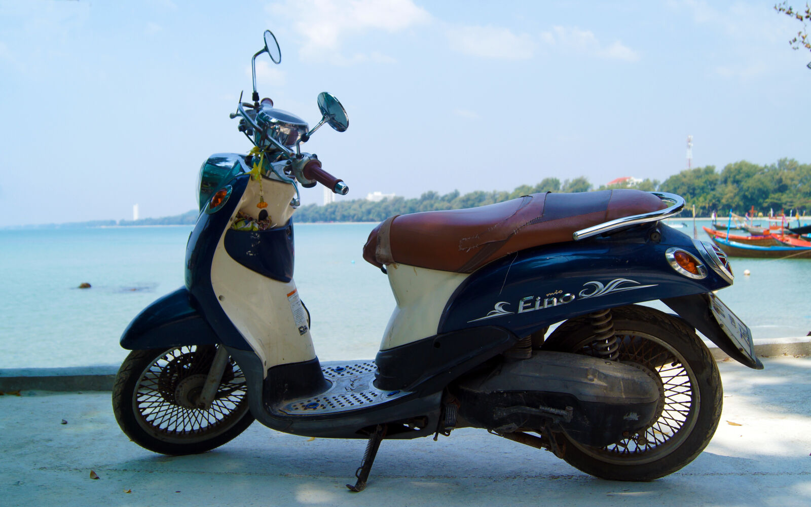 Sony SLT-A37 sample photo. Bike, motorbike, sea, yamaha photography