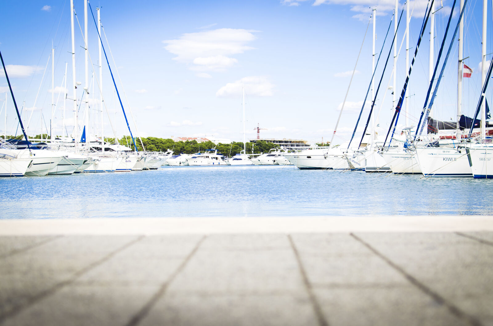 Nikon D5100 + Nikon AF-S DX Nikkor 35mm F1.8G sample photo. Bay, beach, blue, boat photography