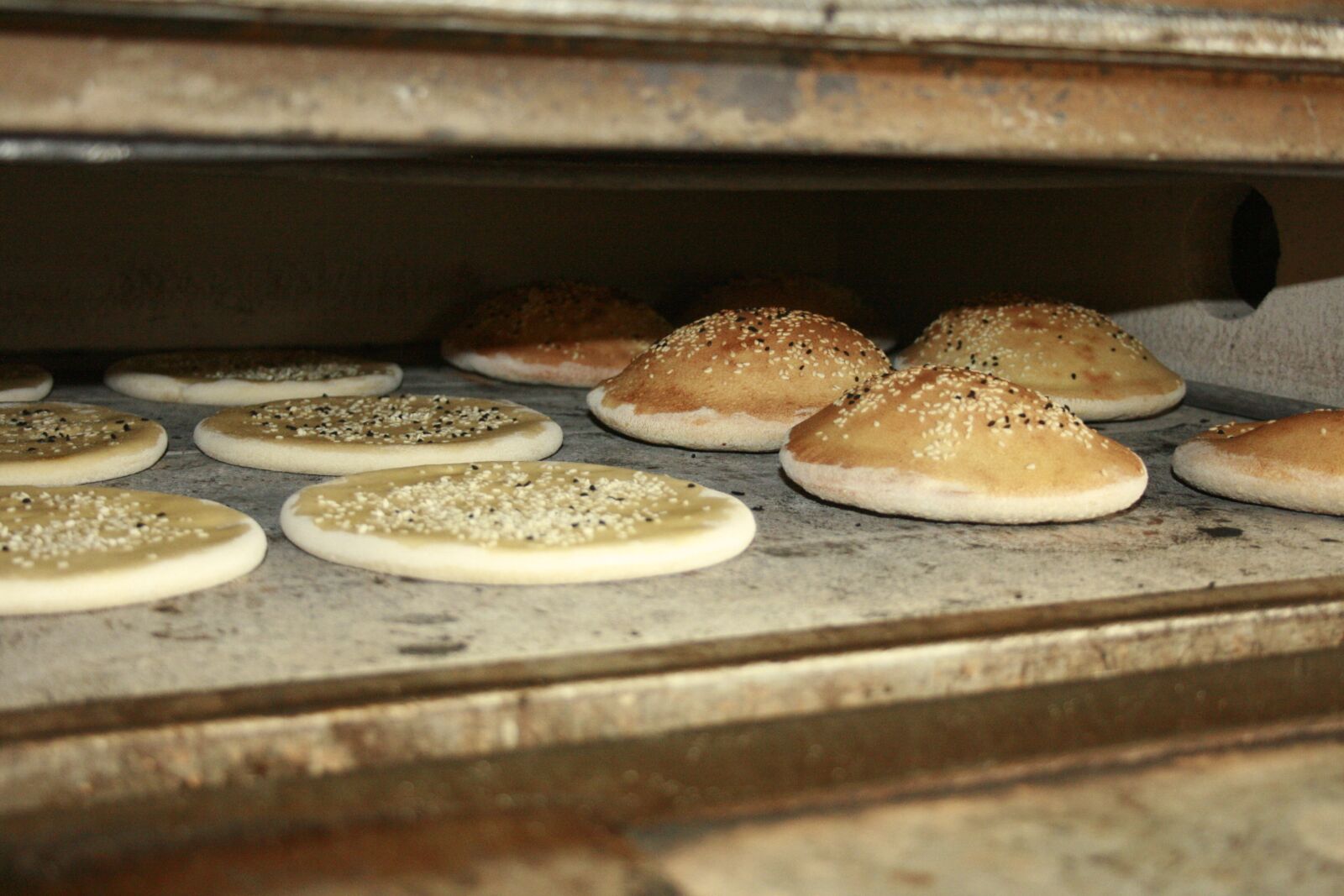 Canon EOS 400D (EOS Digital Rebel XTi / EOS Kiss Digital X) sample photo. Doner bread, doner kebab photography