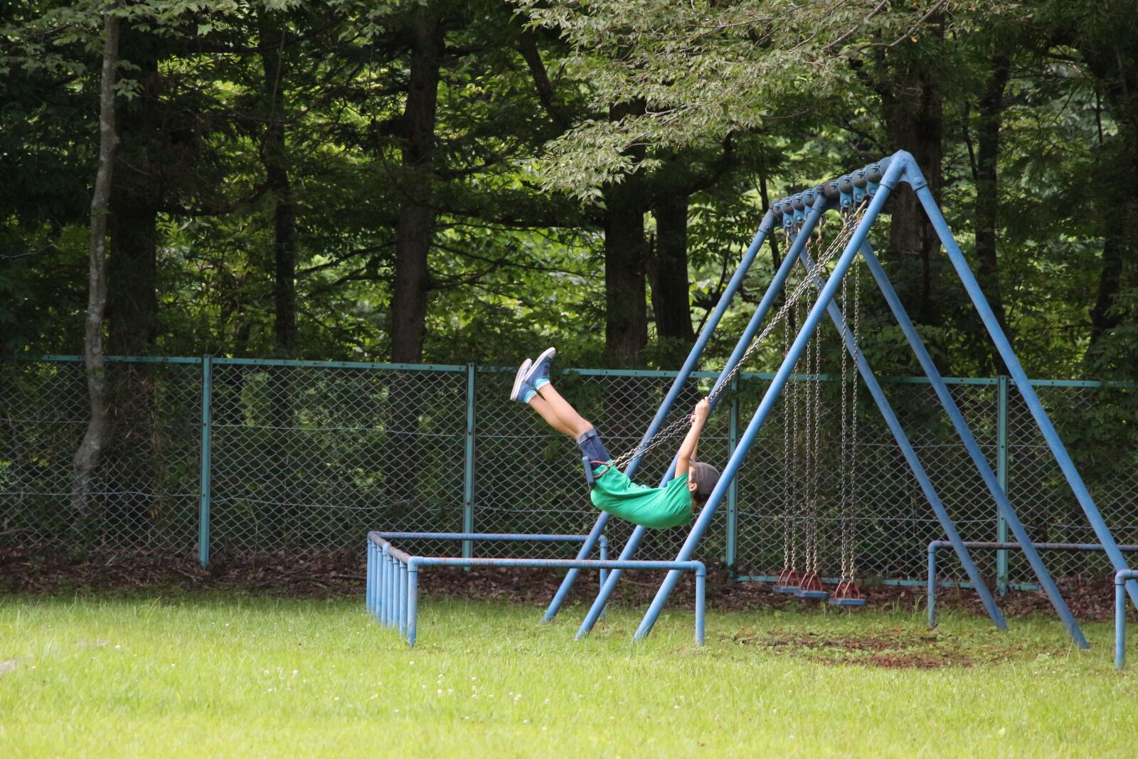 Canon EOS 700D (EOS Rebel T5i / EOS Kiss X7i) sample photo. Swing, rolling, child photography