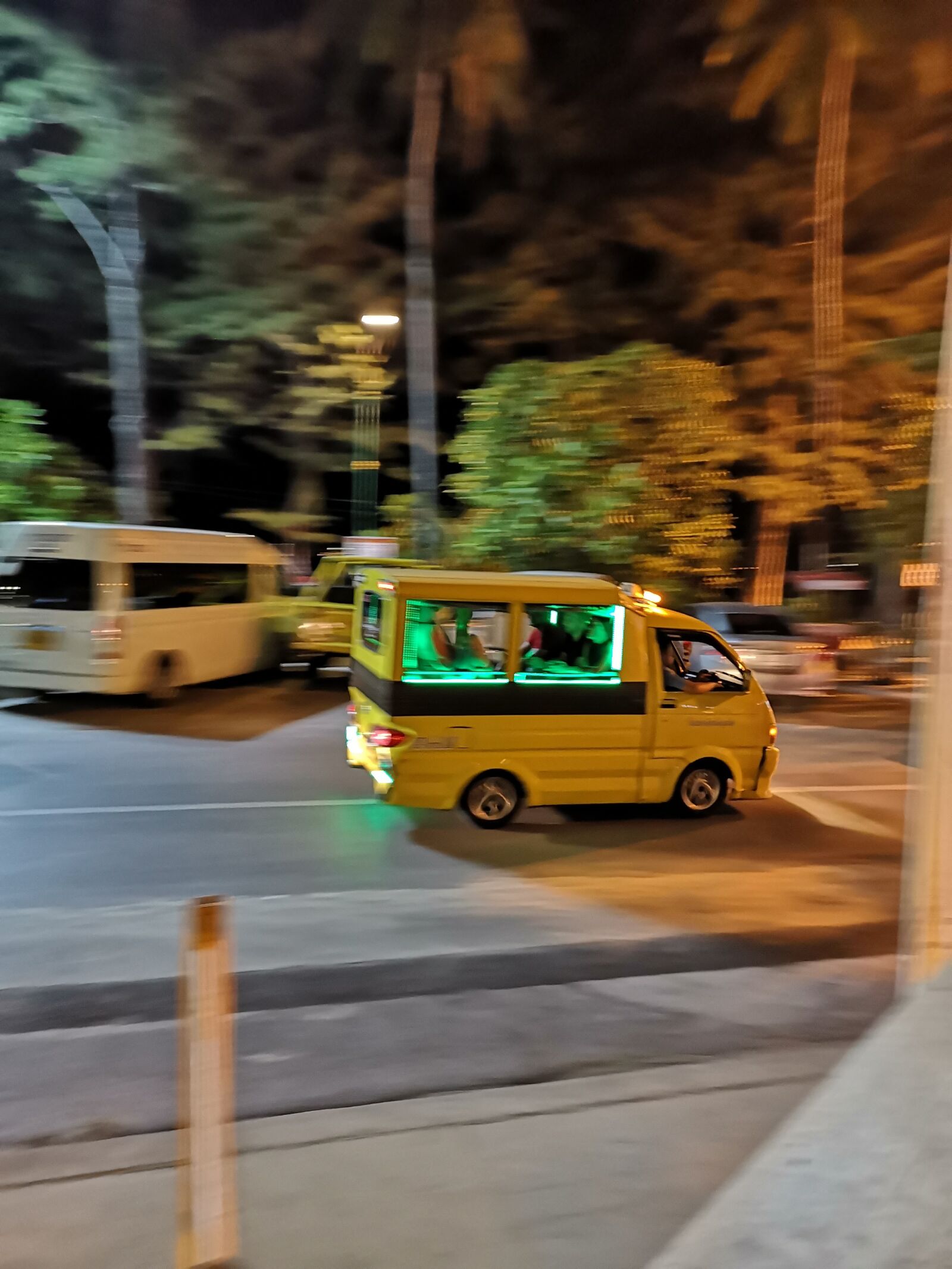 HUAWEI CLT-L09 sample photo. Night, thailand, transport photography