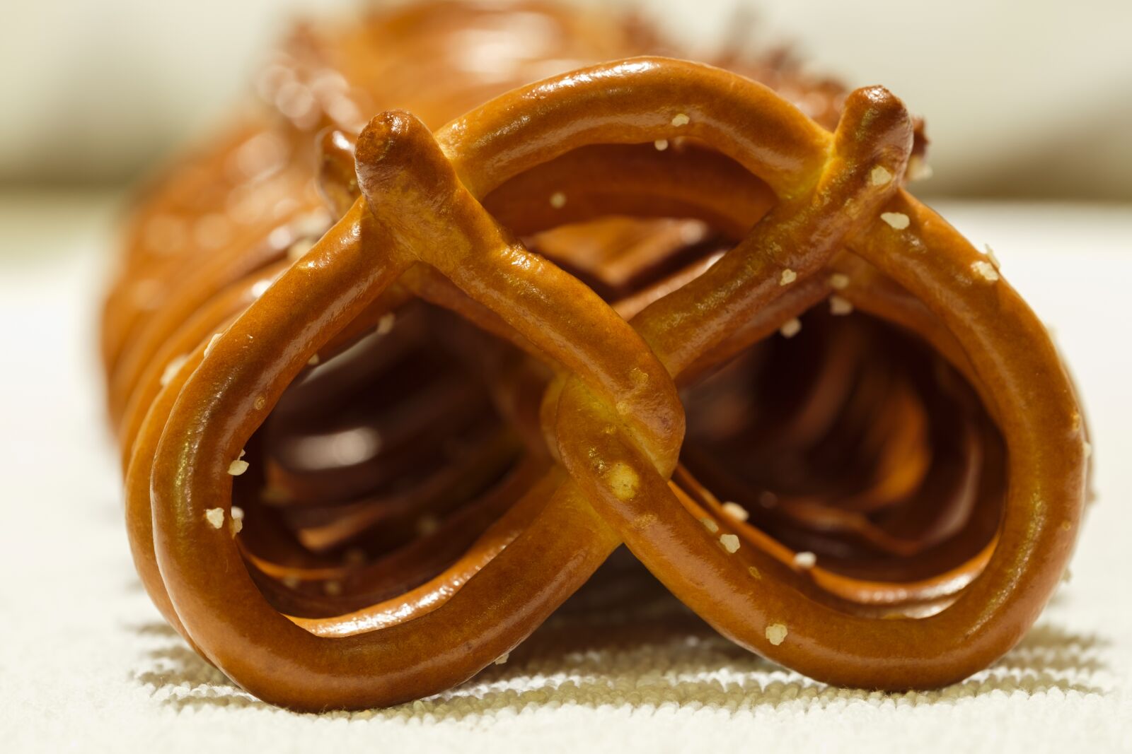 Fujifilm X-T2 + Fujifilm XF 80mm F2.8 R LM OIS WR Macro sample photo. Pretzel, pretzels, prezel photography