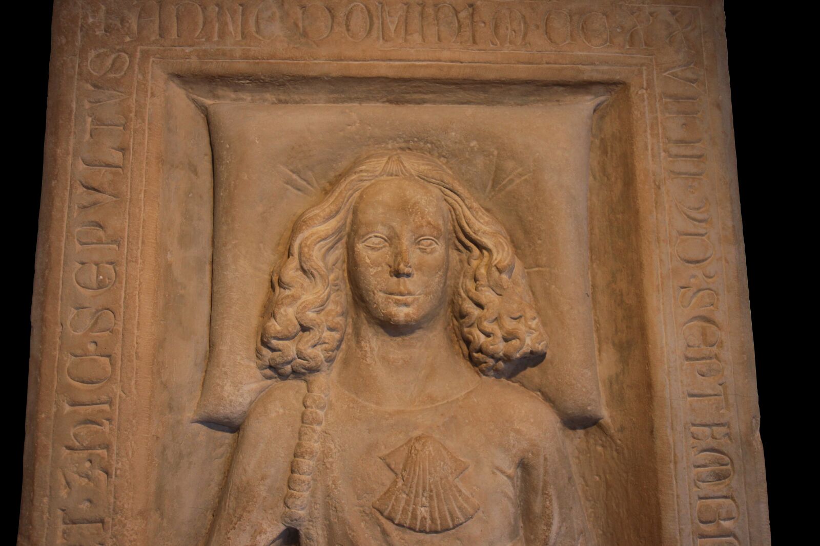 Canon EOS 5D Mark II sample photo. Grave cover, sand stone photography