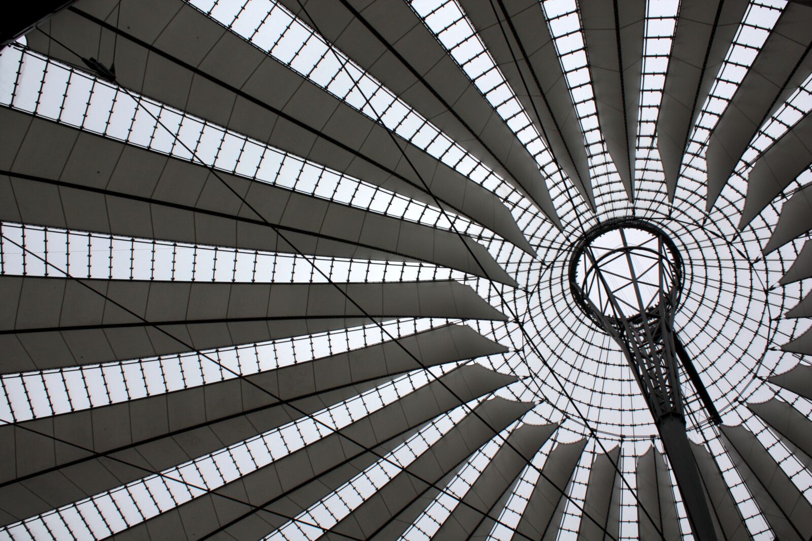 Canon EOS 450D (EOS Rebel XSi / EOS Kiss X2) sample photo. Berlin, sony center, architecture photography