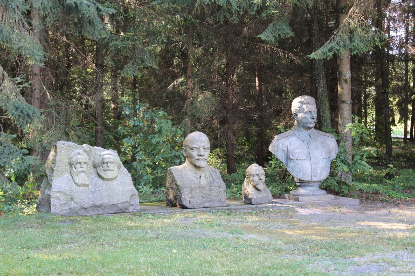 Canon EOS 600D (Rebel EOS T3i / EOS Kiss X5) sample photo. Baltic states, lithuania, grutas photography