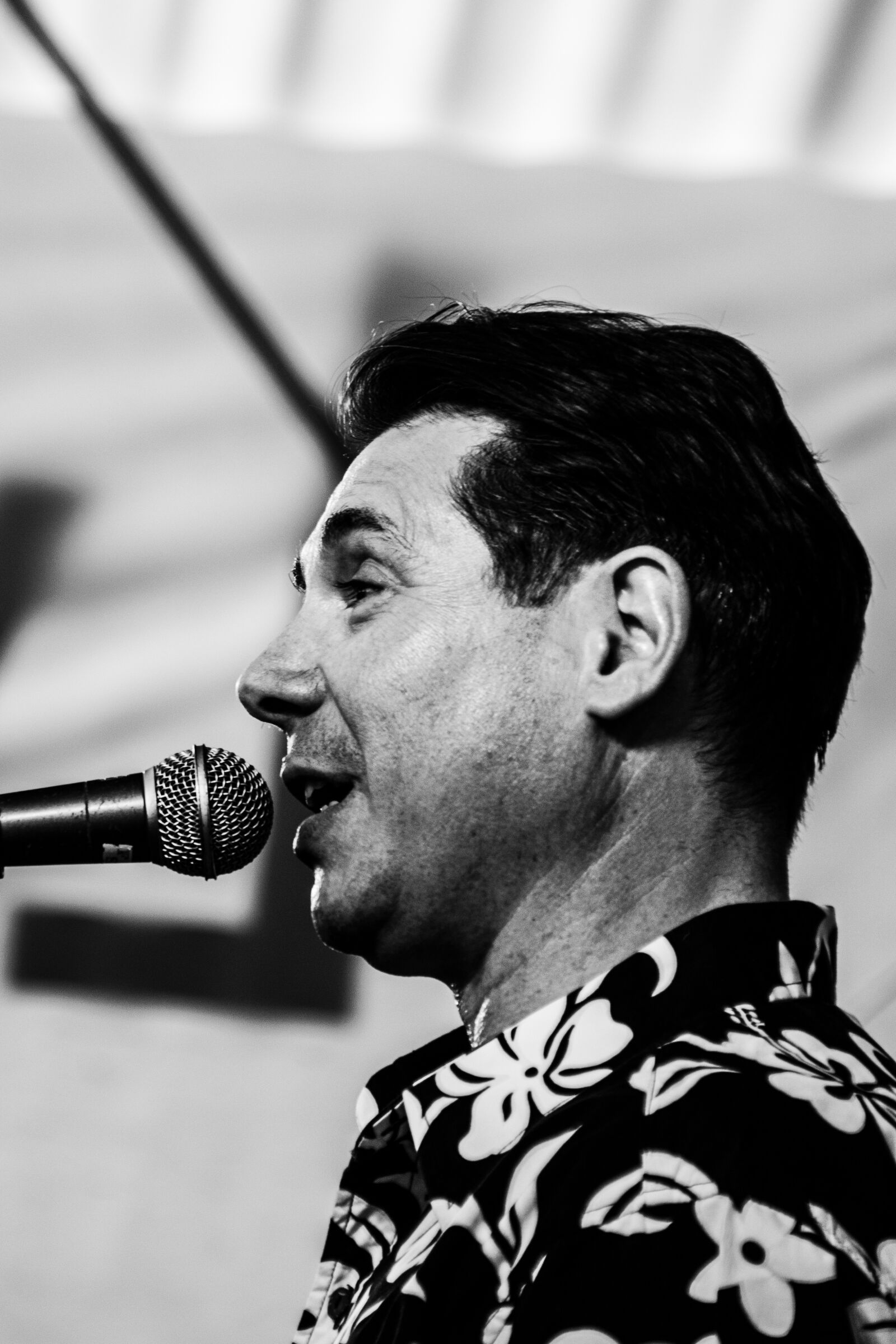 Canon EOS 750D (EOS Rebel T6i / EOS Kiss X8i) + Canon TS-E 90mm F2.8 Tilt-Shift sample photo. Singer, man, music photography