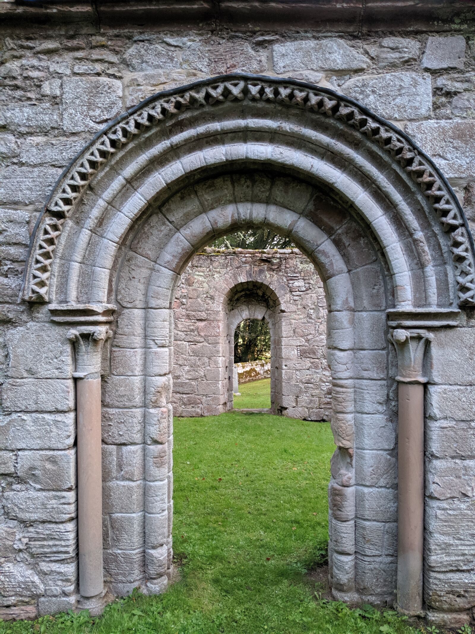 Google Pixel 3 sample photo. Scotland, kirk, stone photography