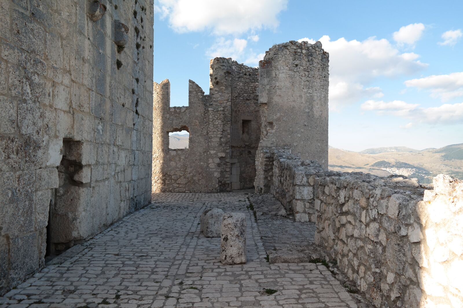 Samsung NX30 sample photo. Rocca calascio, castle, walls photography