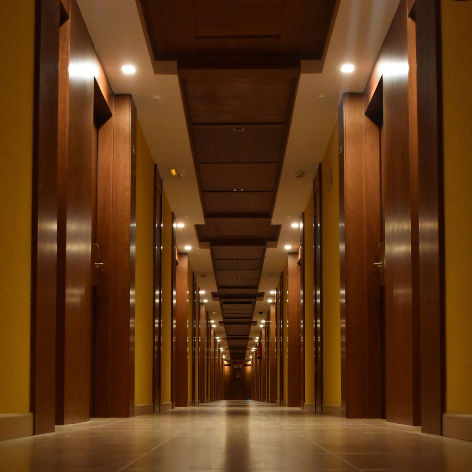 Nikon D7200 sample photo. Gang, hotel, building photography