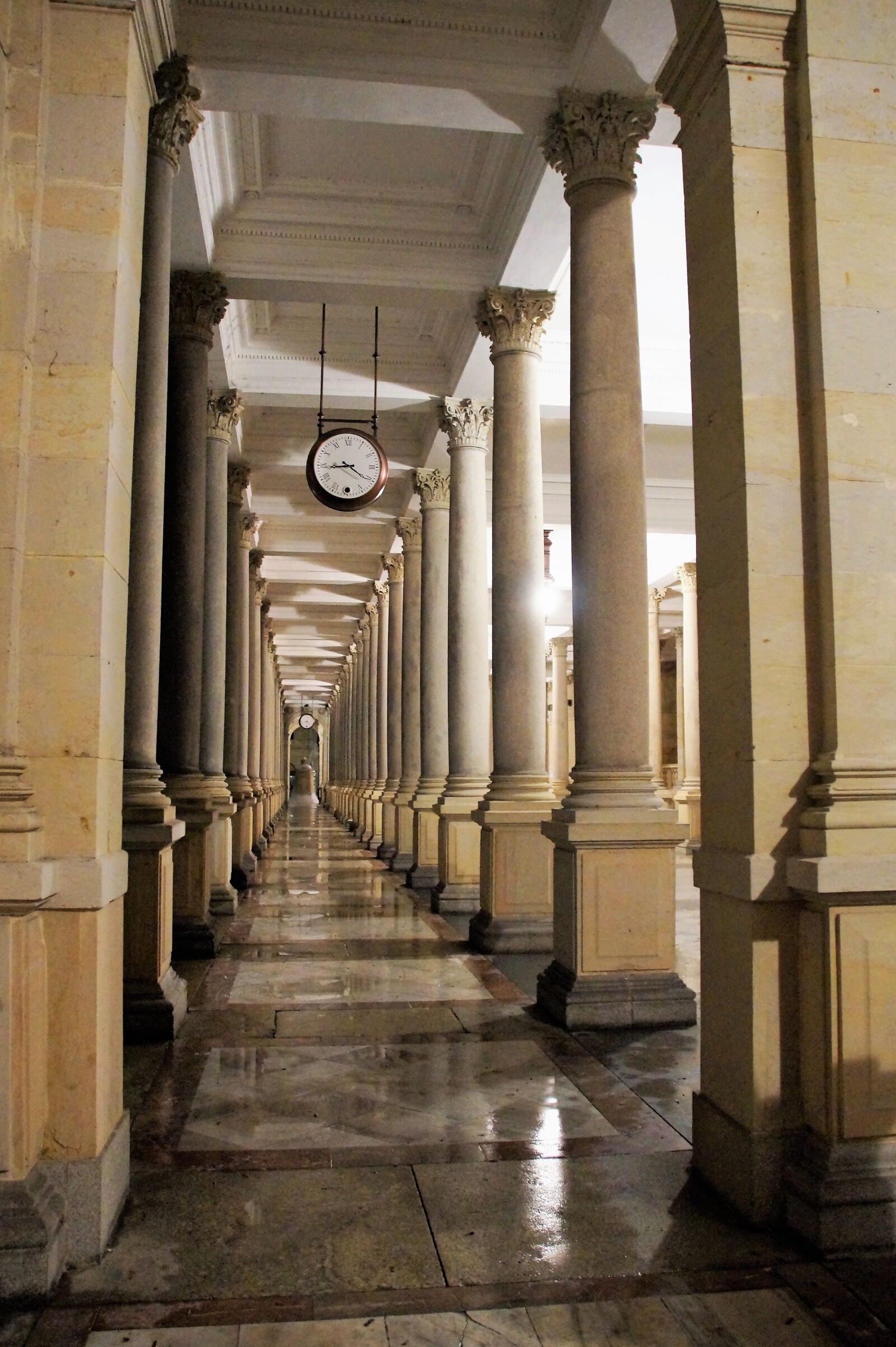 Sony SLT-A58 sample photo. Corridor, columns, arcade photography