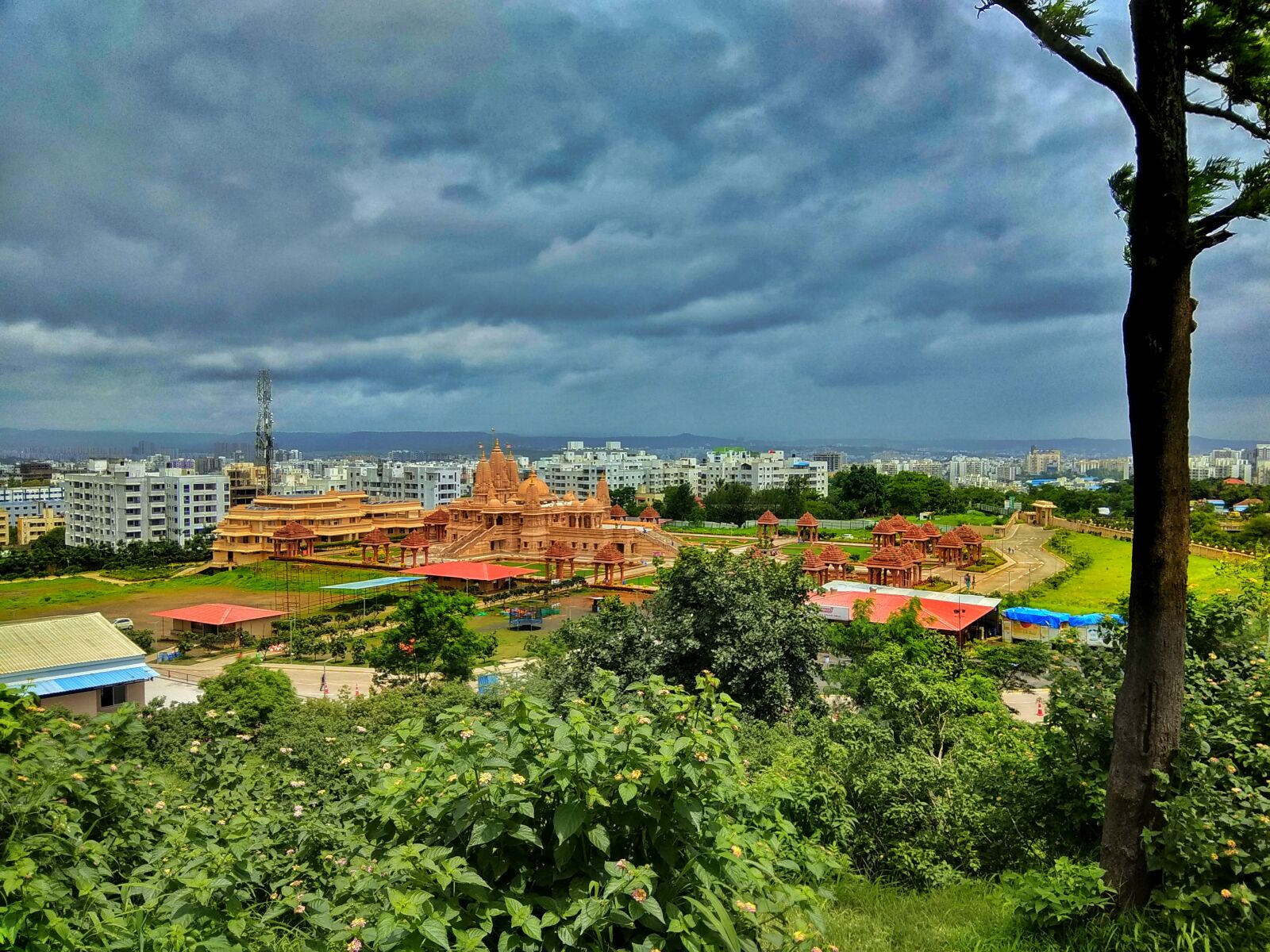 Xiaomi Redmi Note 4 sample photo. Temple, green, pune photography