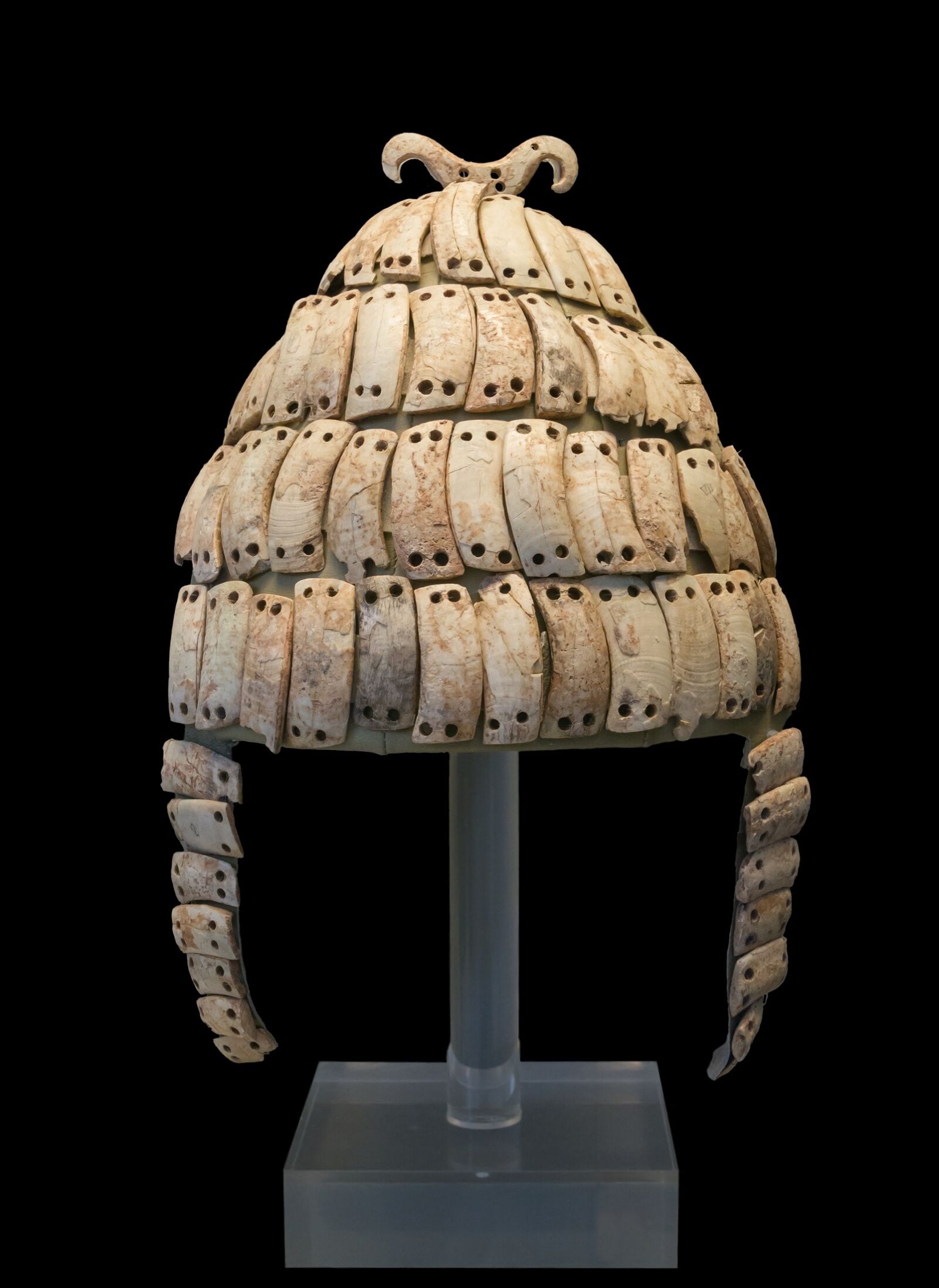 Sony Alpha DSLR-A550 sample photo. Helmet, boar's tusk, ancient photography