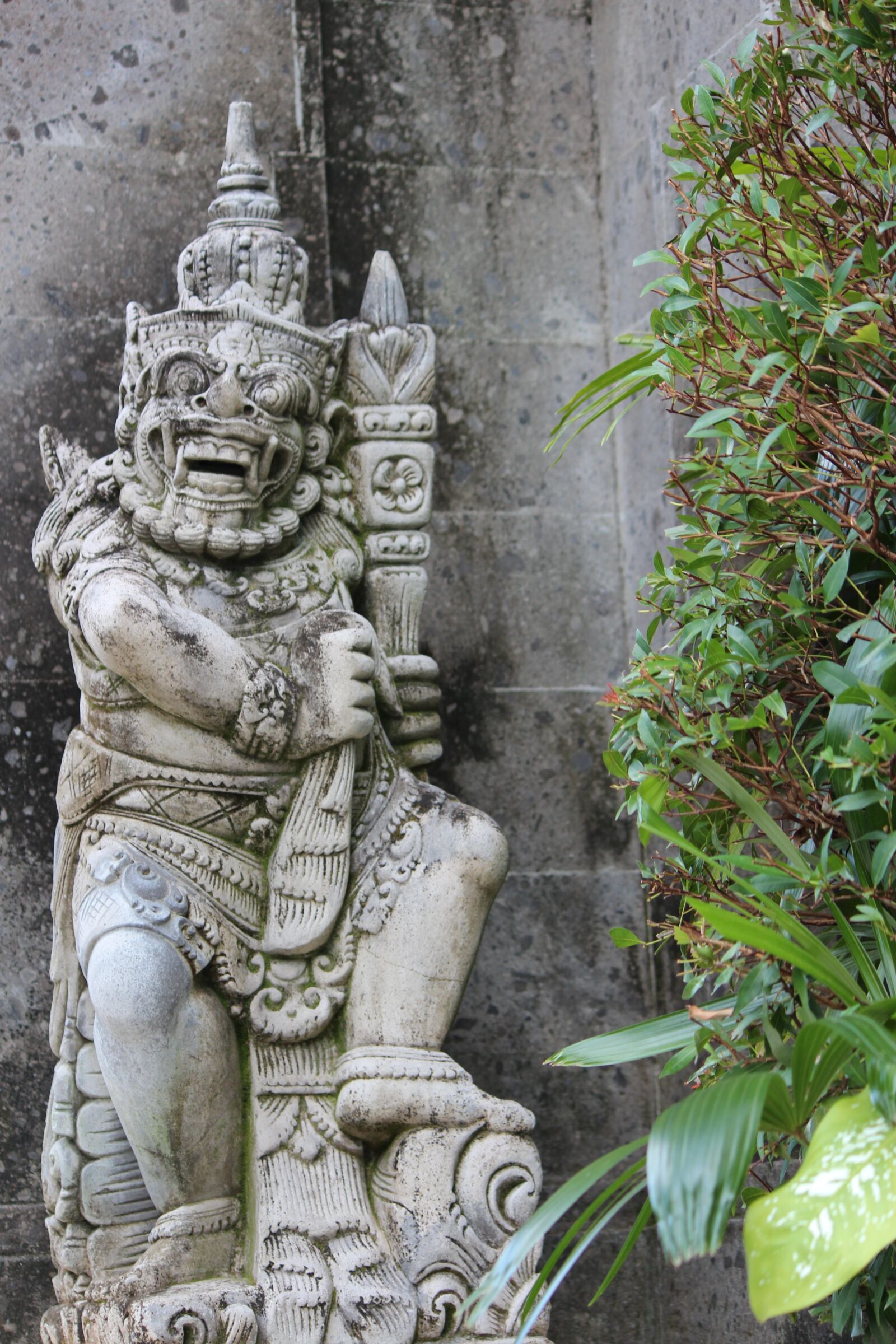 Canon EOS 600D (Rebel EOS T3i / EOS Kiss X5) + Canon EF-S 55-250mm F4-5.6 IS sample photo. Bali, indonesia, sculpture photography