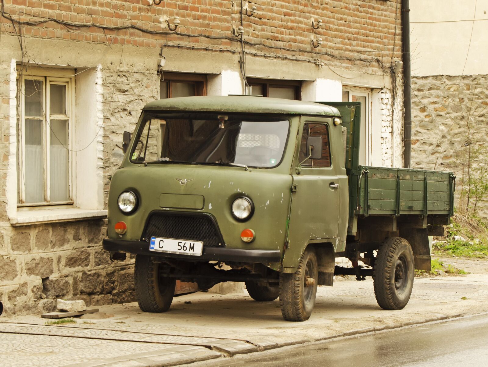 Nikon D5100 sample photo. Uaz 452, made in photography