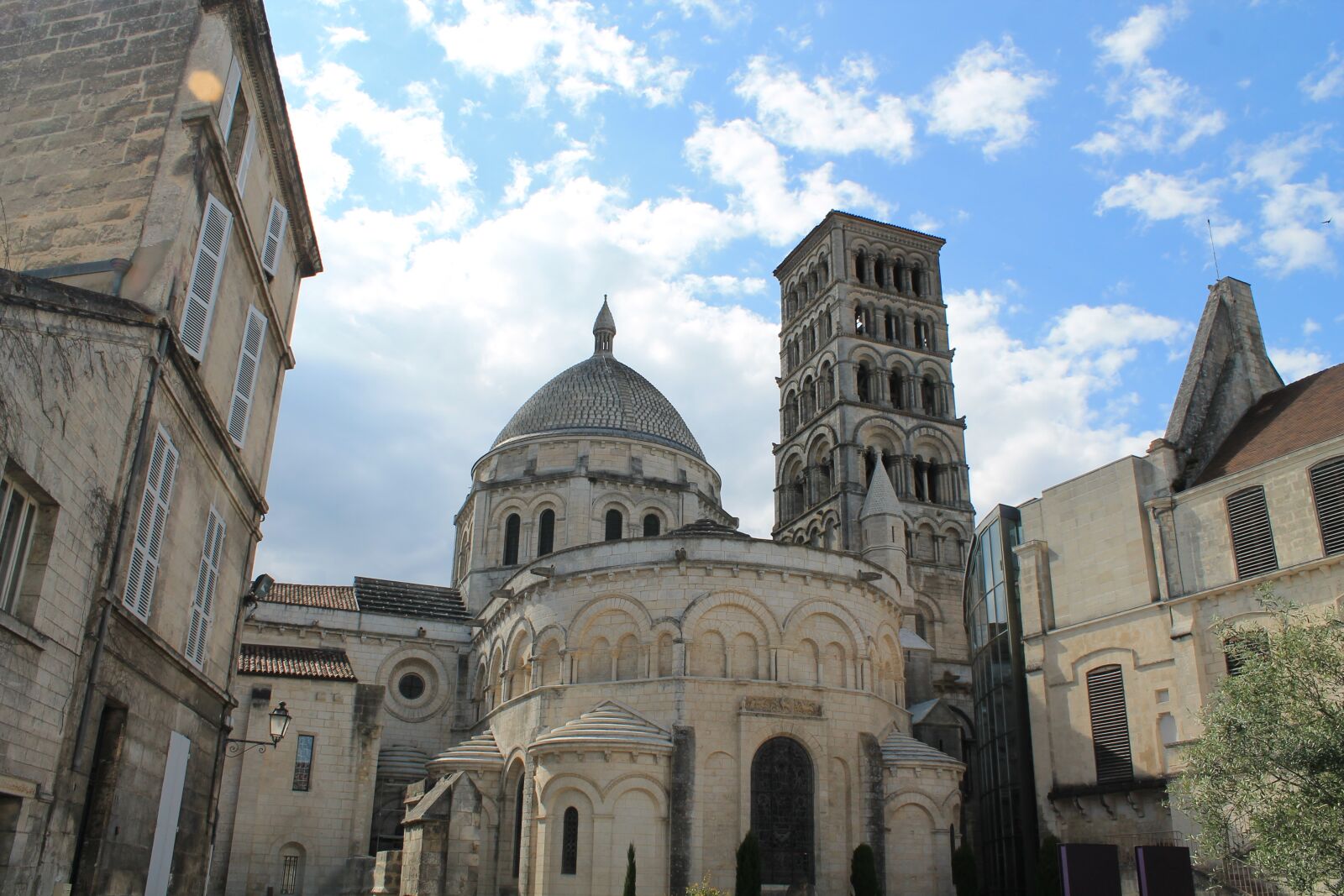 Canon EOS 1100D (EOS Rebel T3 / EOS Kiss X50) sample photo. Saint pierre cathedral, angoul photography