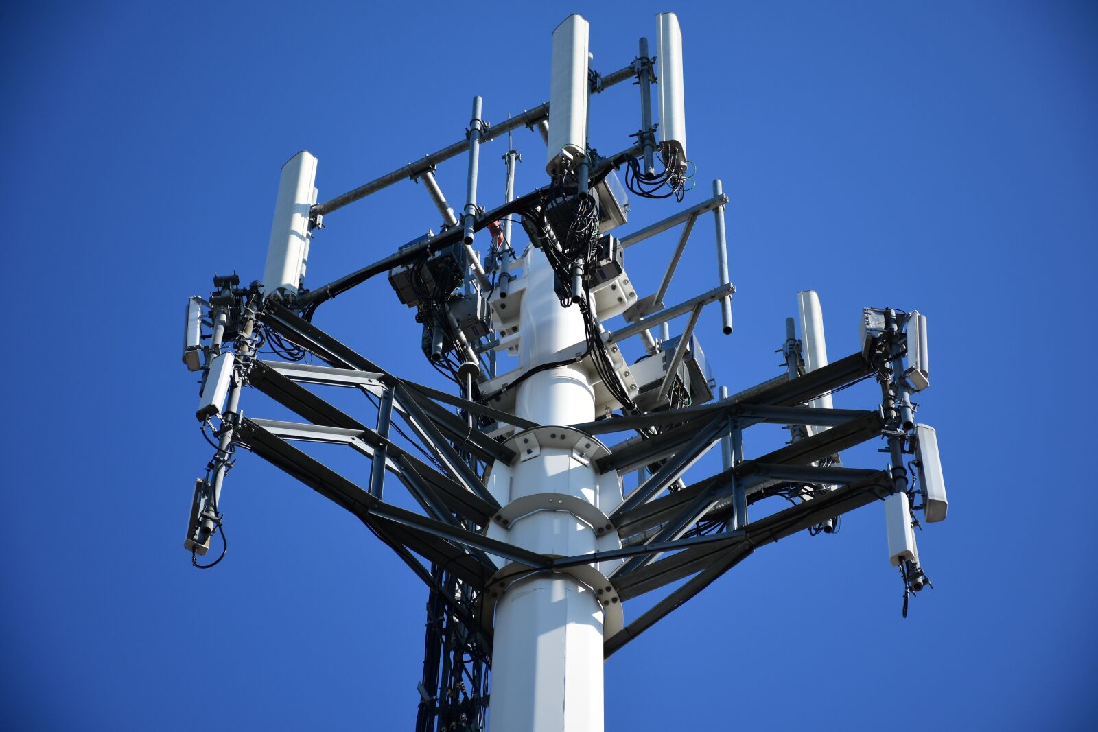 Nikon D7200 sample photo. Cellular tower, power, technology photography