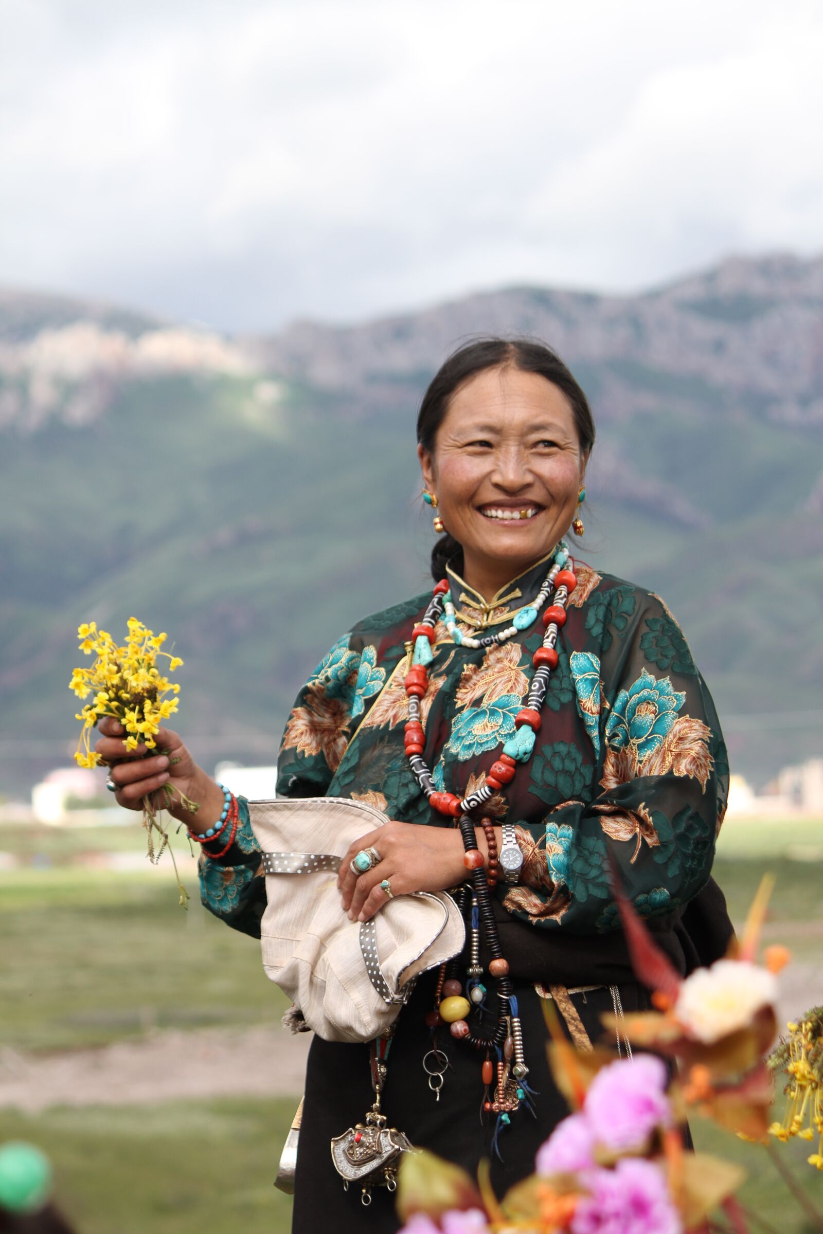 Canon EOS 7D sample photo. Character, tibet ethnic, hand photography