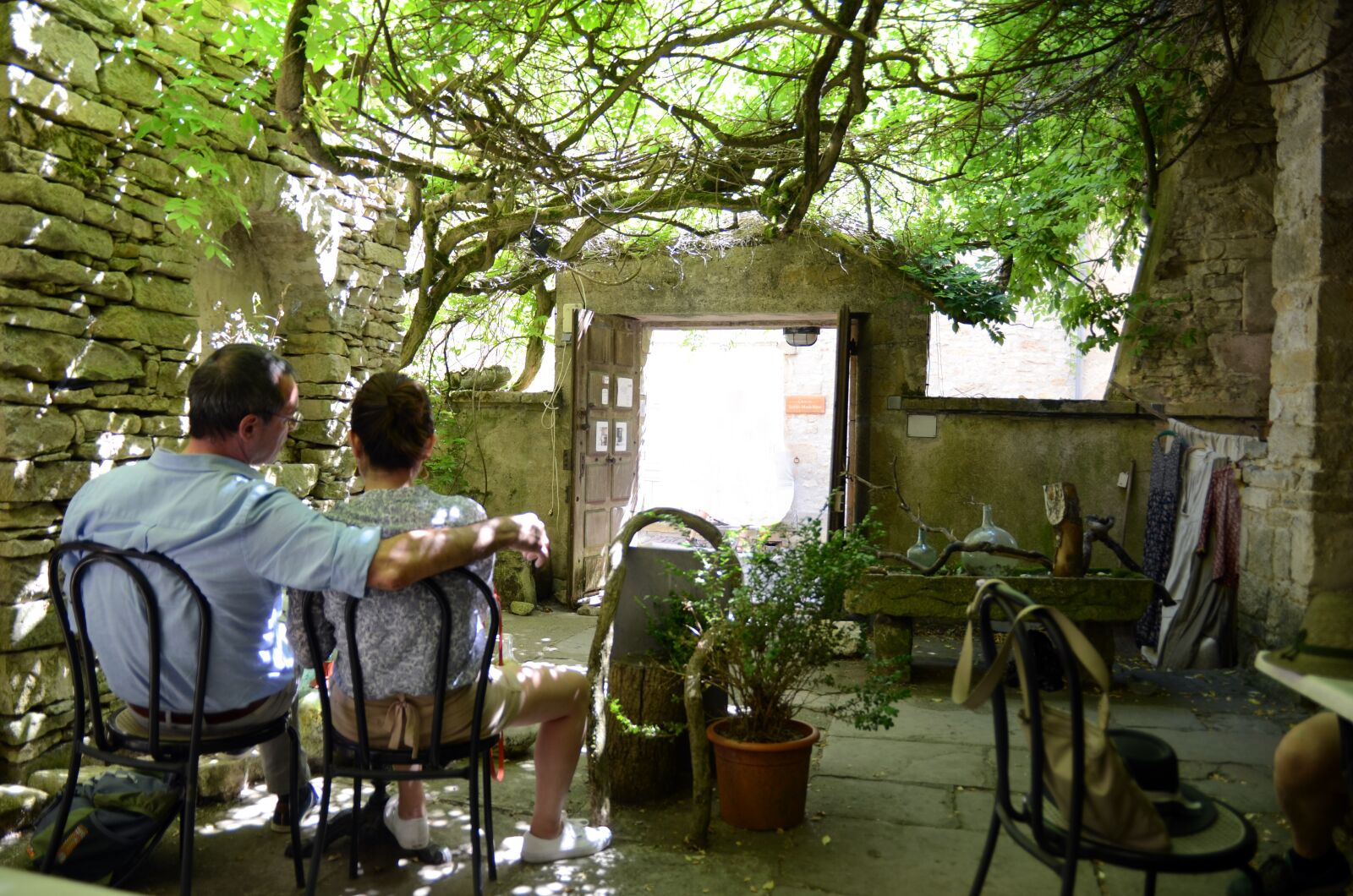 Nikon D7000 sample photo. Pergola, couple, bistro photography