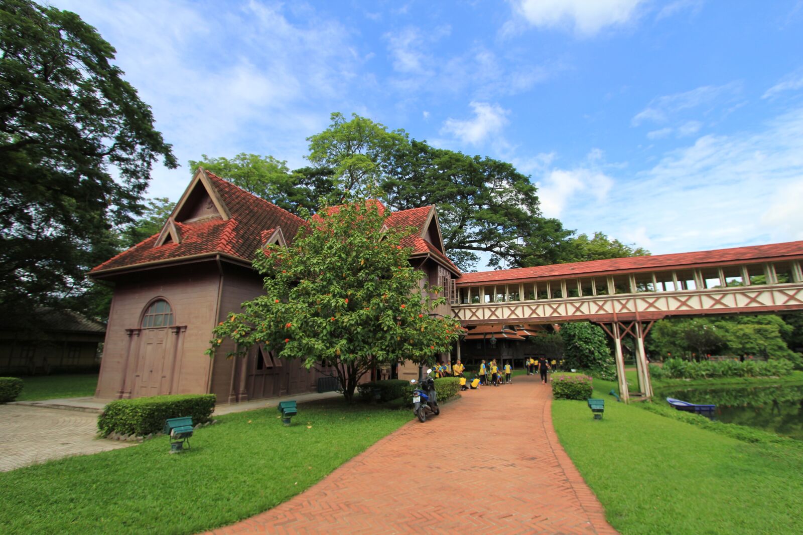 Canon EOS 550D (EOS Rebel T2i / EOS Kiss X4) sample photo. Thailand, nakhon pathom, palace photography