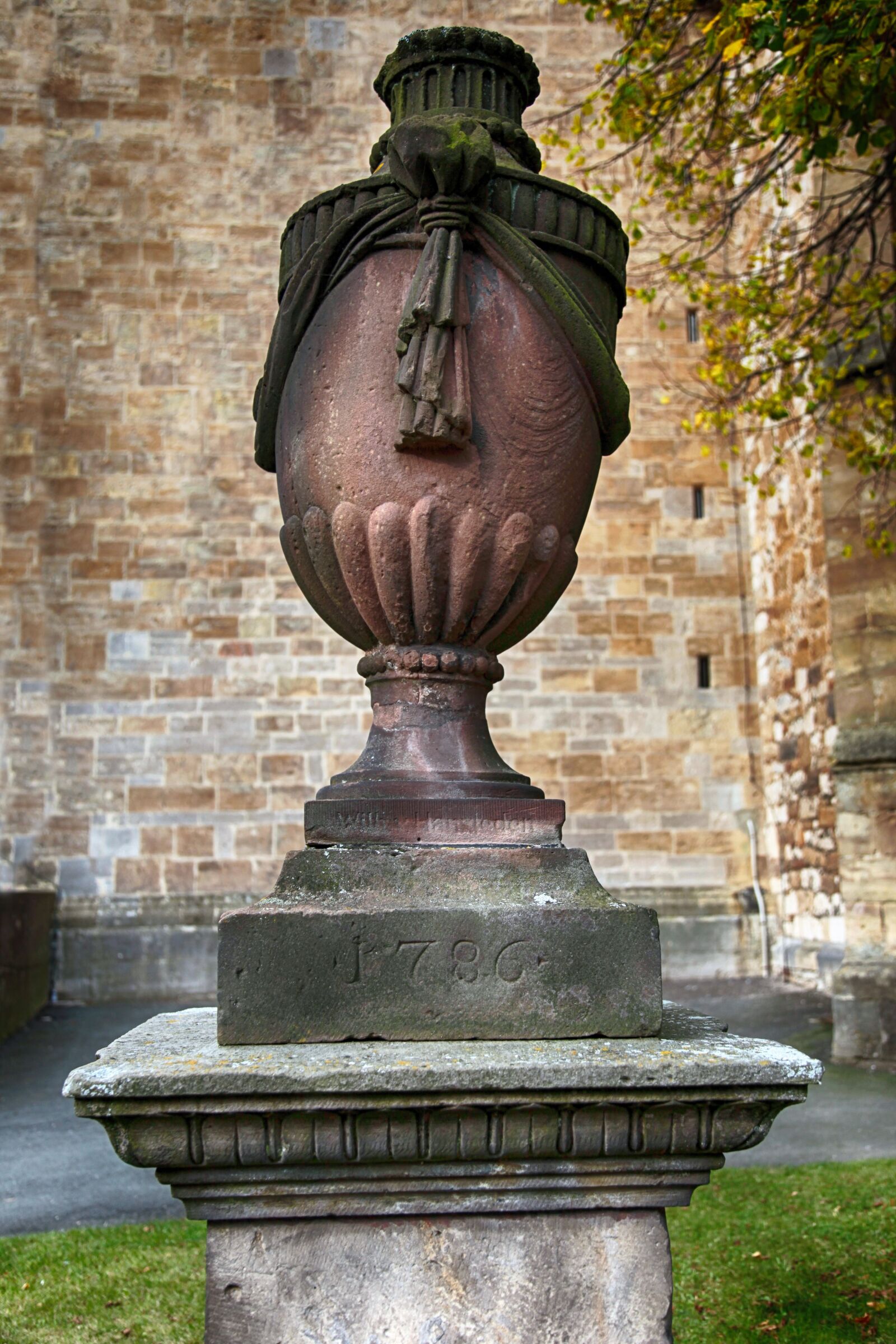Canon EOS 5D Mark II sample photo. Stone, memorial stone, old photography