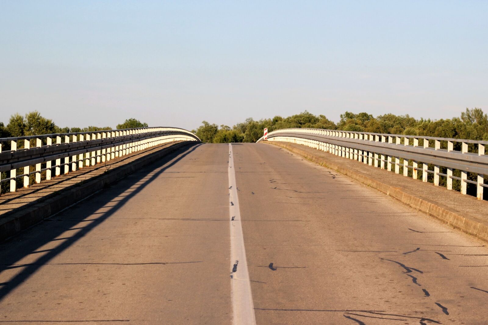 Canon EOS 550D (EOS Rebel T2i / EOS Kiss X4) sample photo. Bridge, road, architecture photography
