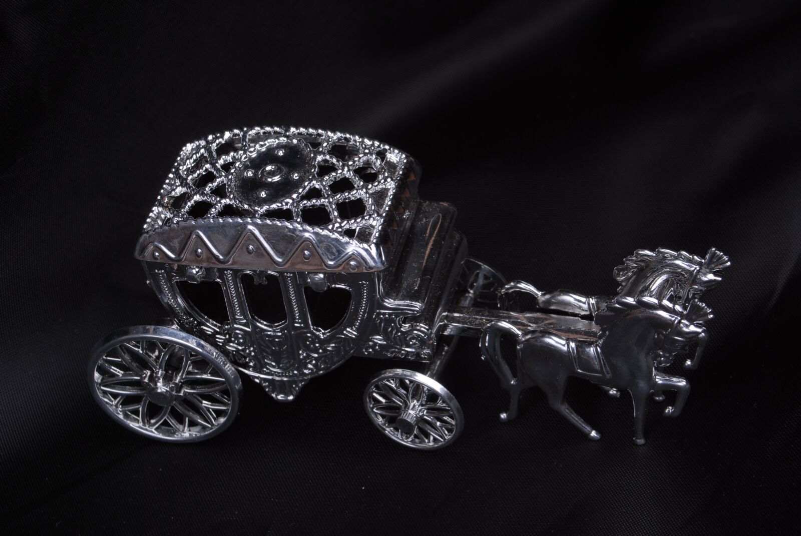 Nikon D200 sample photo. Carriage, silver, transport photography