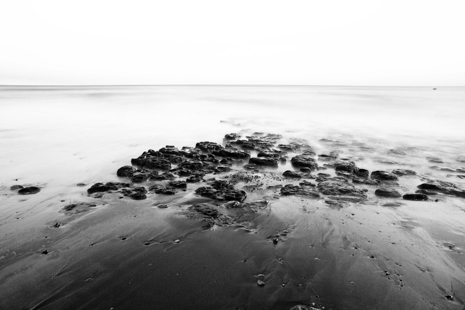 Nikon D810 sample photo. Beach, black white, water photography