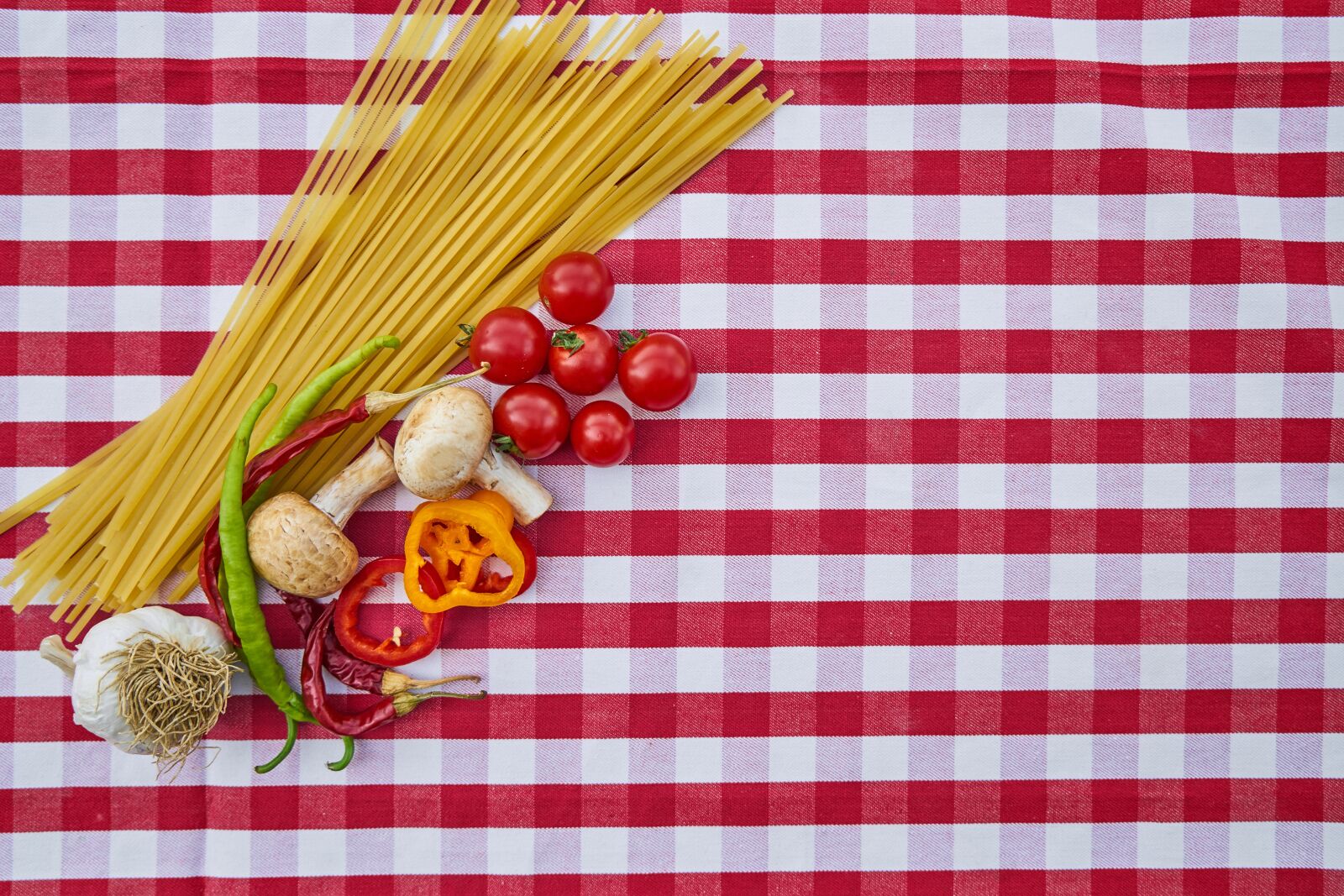 Sony a7R II sample photo. Pasta, tomato, pepper photography