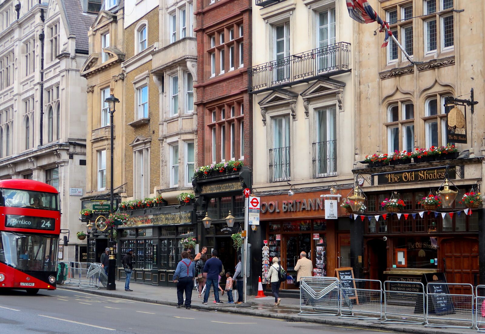 Canon PowerShot G7 X Mark II sample photo. Pubs, london, facade photography