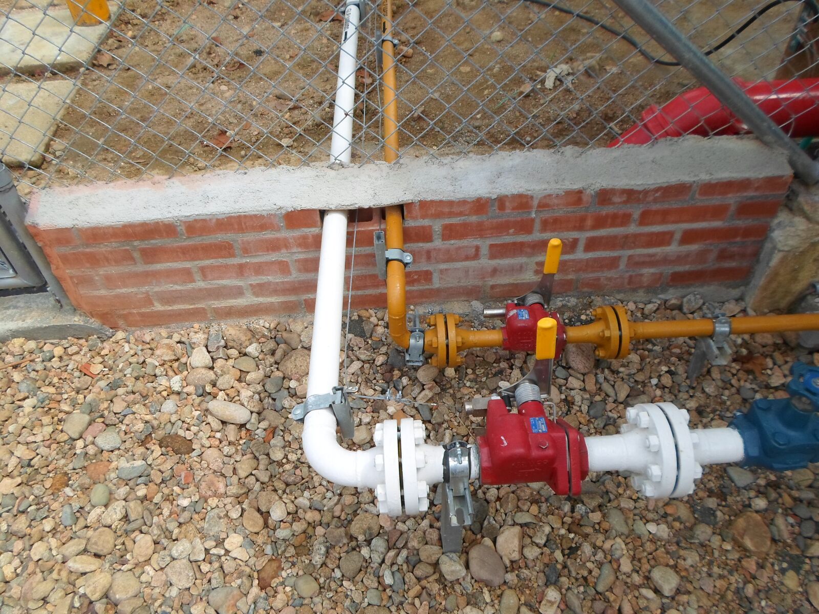 Samsung ST66 / ST68 sample photo. Gas, valve, team photography