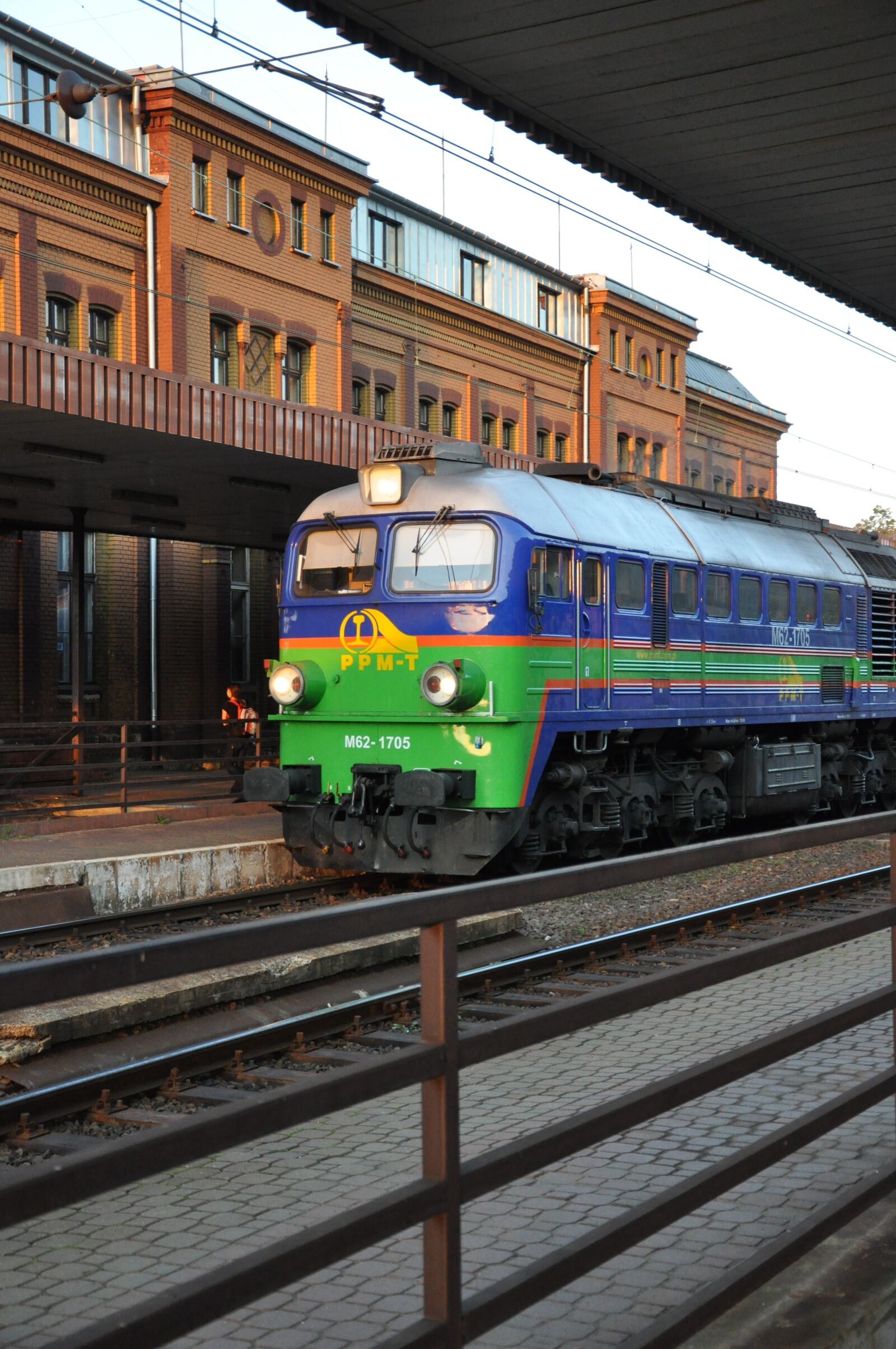 Nikon D90 sample photo. Peron, railway station, railroad photography