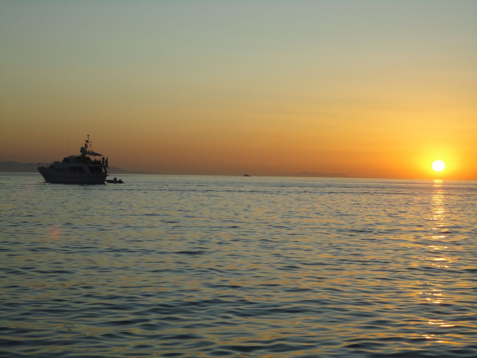 Sony Cyber-shot DSC-W350 sample photo. Boat, sunset, mikonos photography