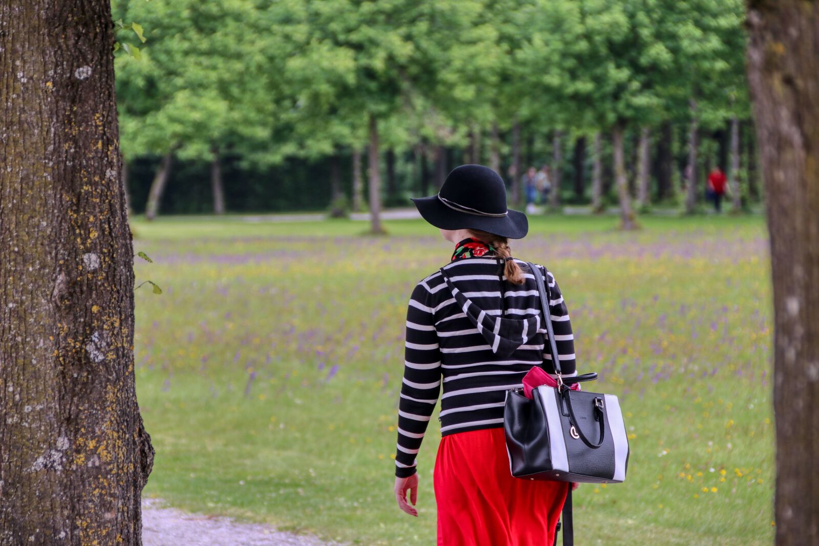 Canon EOS 80D sample photo. Woman, hat, bag photography
