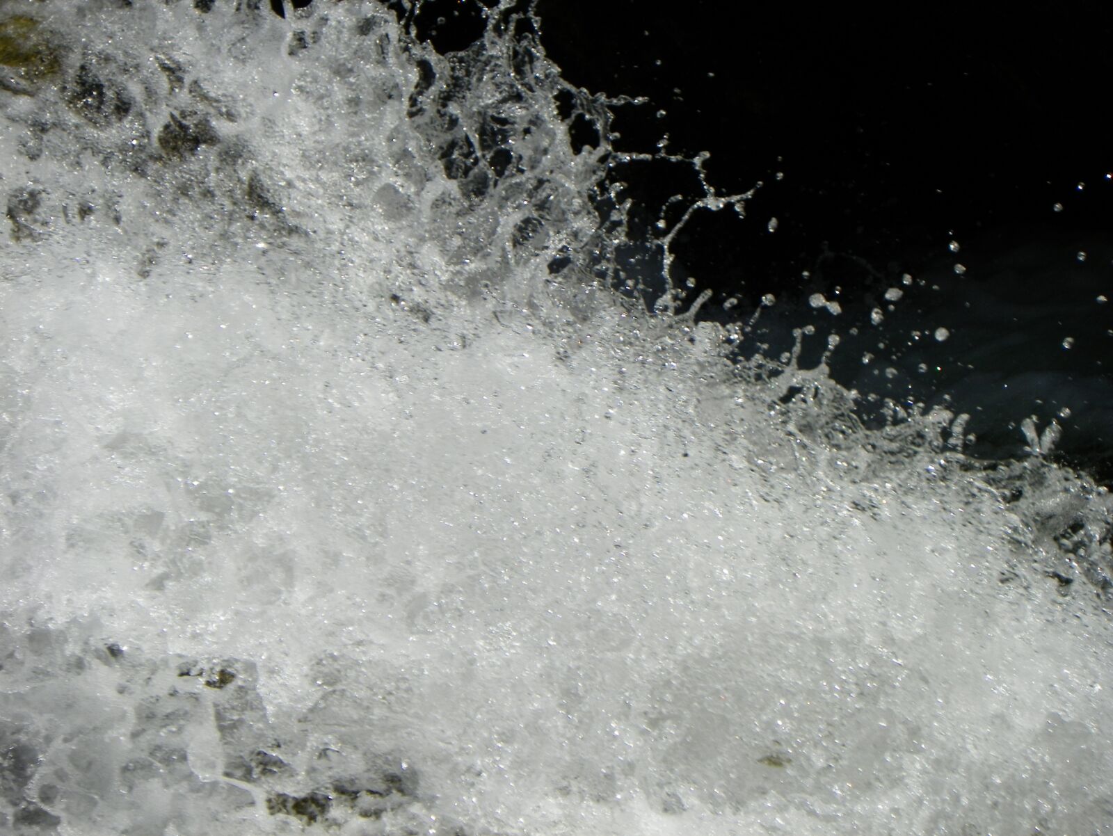 Kodak EasyShare Z981 sample photo. Stream, water, water droplets photography
