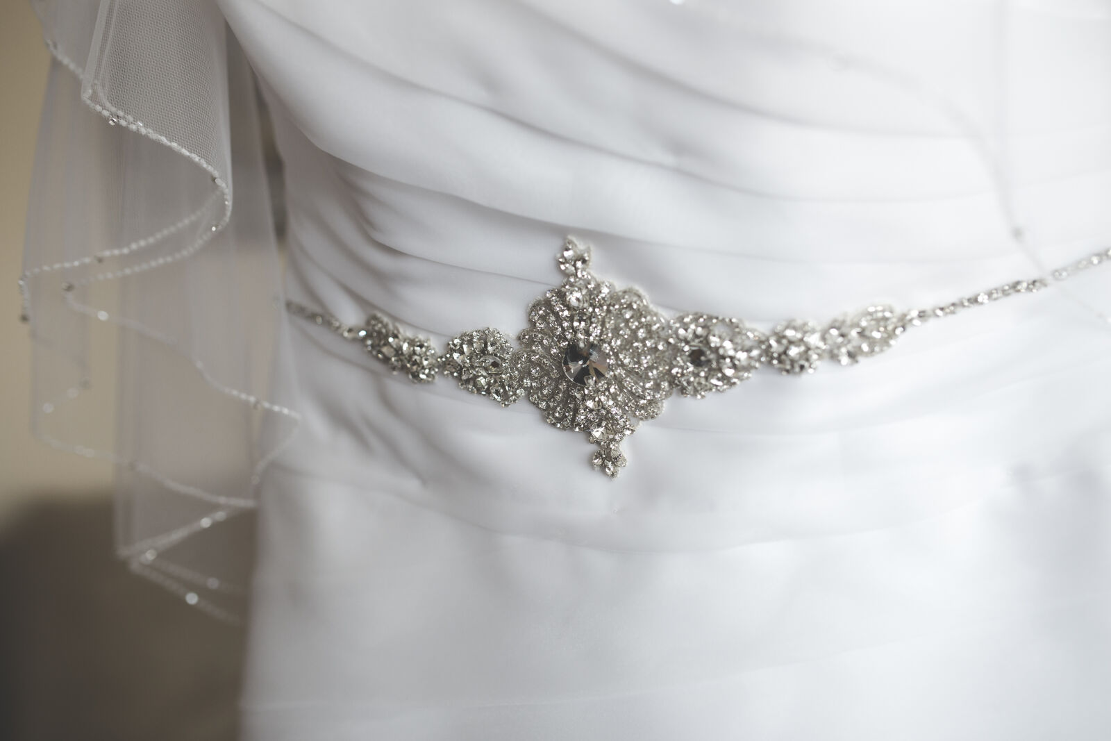 Canon EOS 6D + Sigma 35mm F1.4 DG HSM Art sample photo. Beautiful, wedding, dress, decoration photography