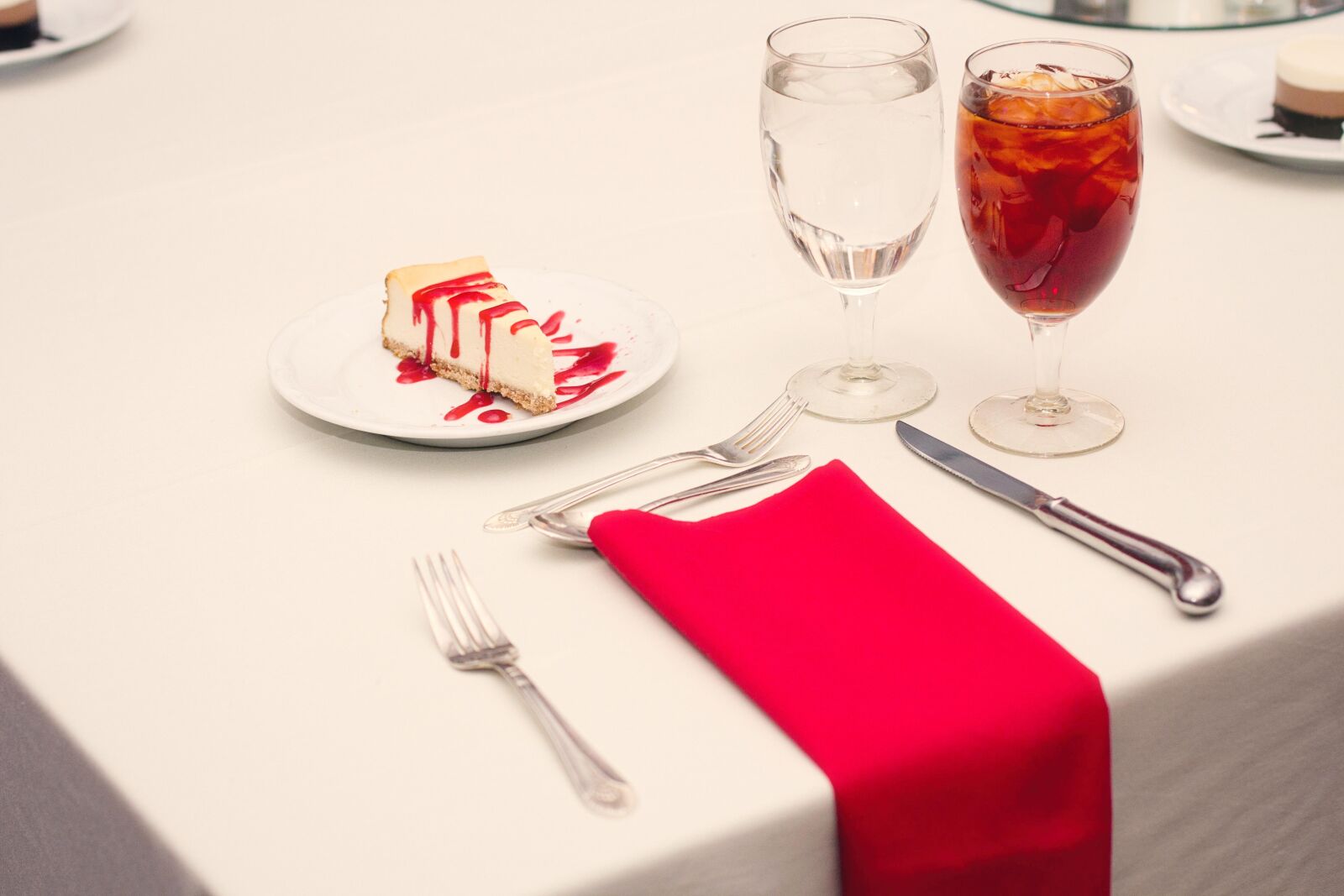 Canon EOS 60D + Canon EF 50mm F1.4 USM sample photo. Food, table, dinner photography