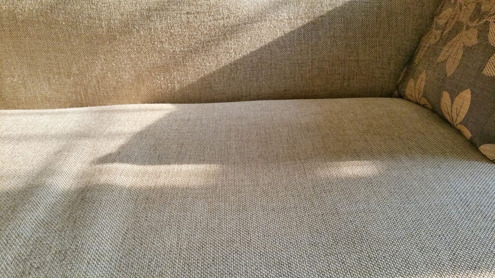 Samsung Galaxy Note4 sample photo. Brown, cushion, early, morning photography
