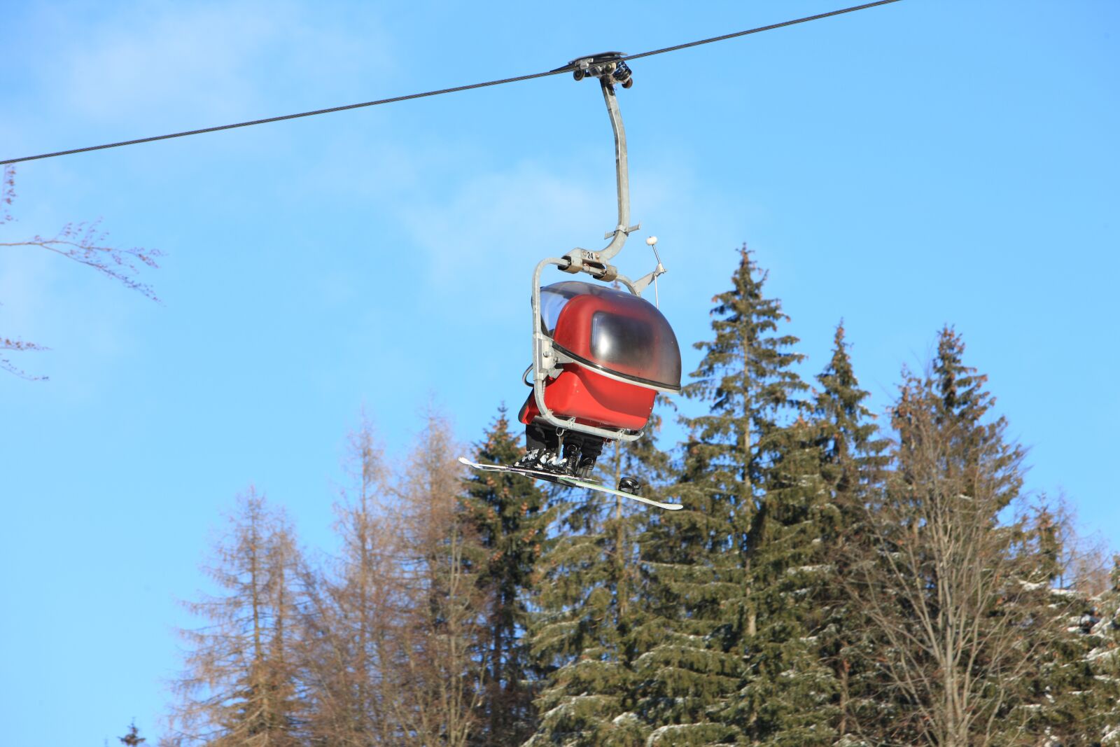 Canon EOS-1Ds Mark III sample photo. Ski lift, ski, skiing photography