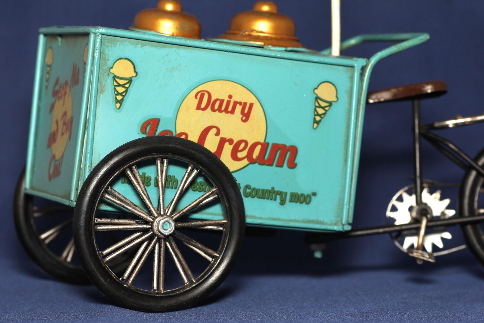 Canon EOS 60D sample photo. Ice cream van, deco photography