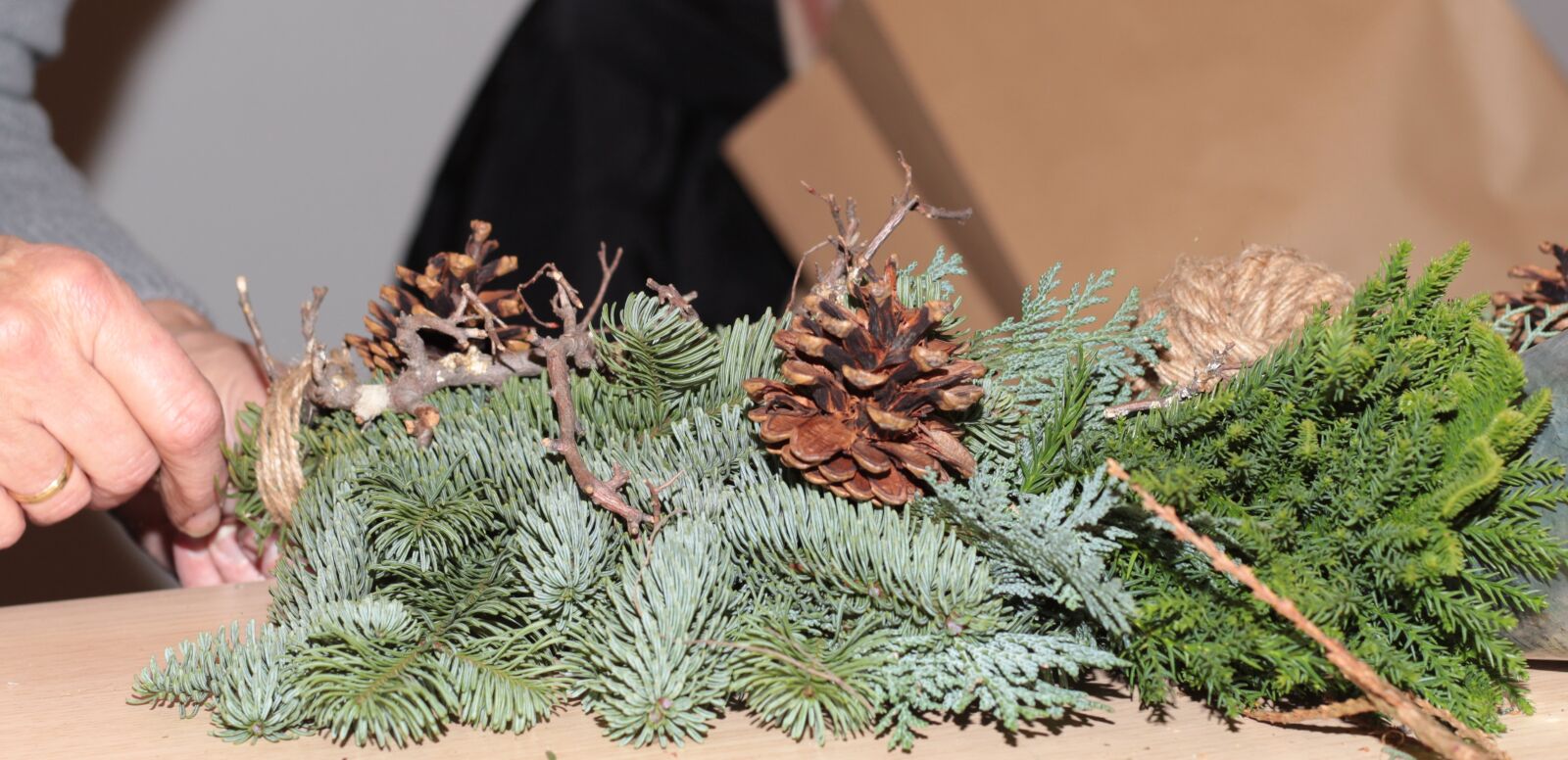 Canon EOS 600D (Rebel EOS T3i / EOS Kiss X5) sample photo. Manual labor, decoration, christmas photography