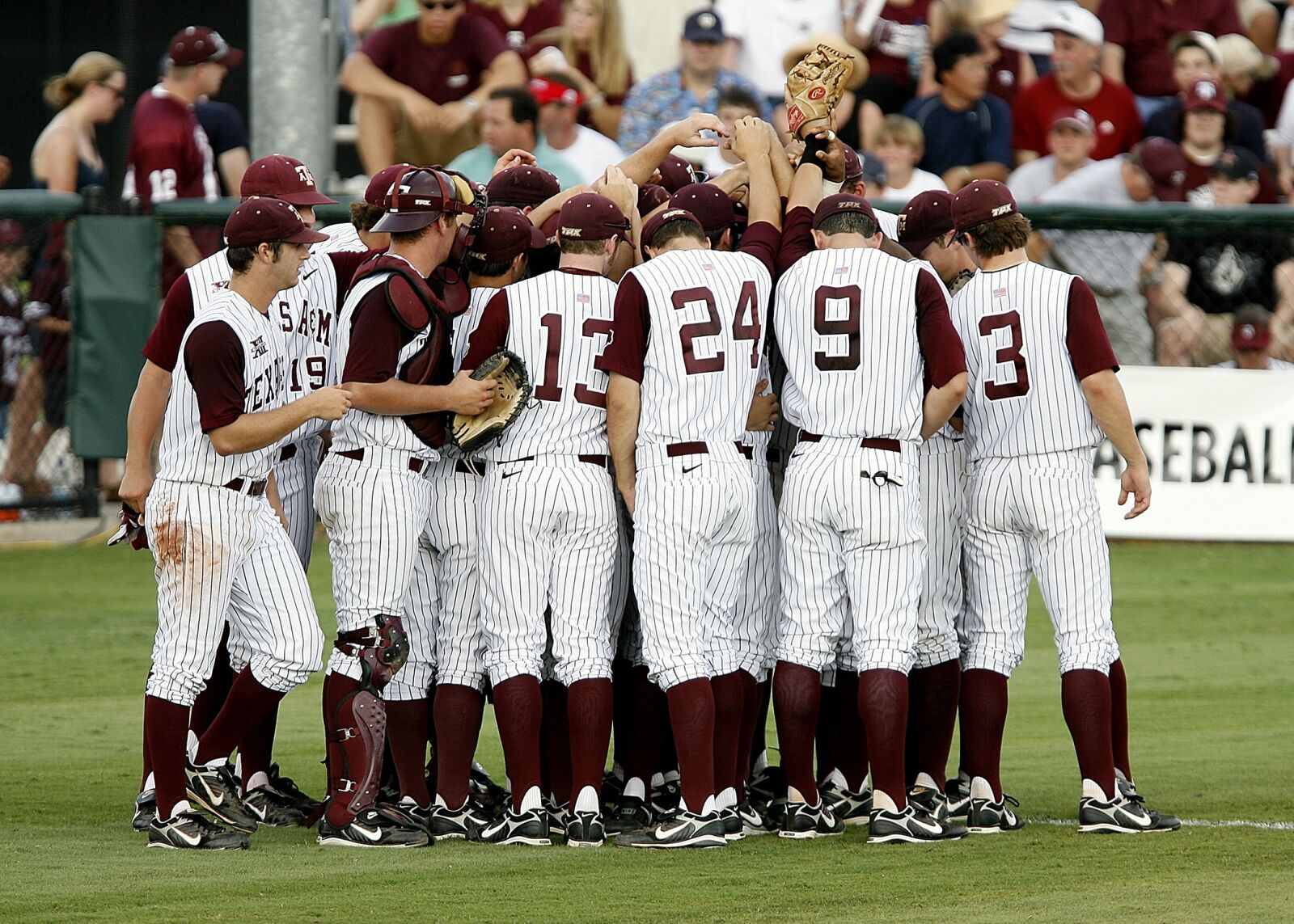 Canon EOS-1D Mark II N sample photo. Baseball, team, meeting photography